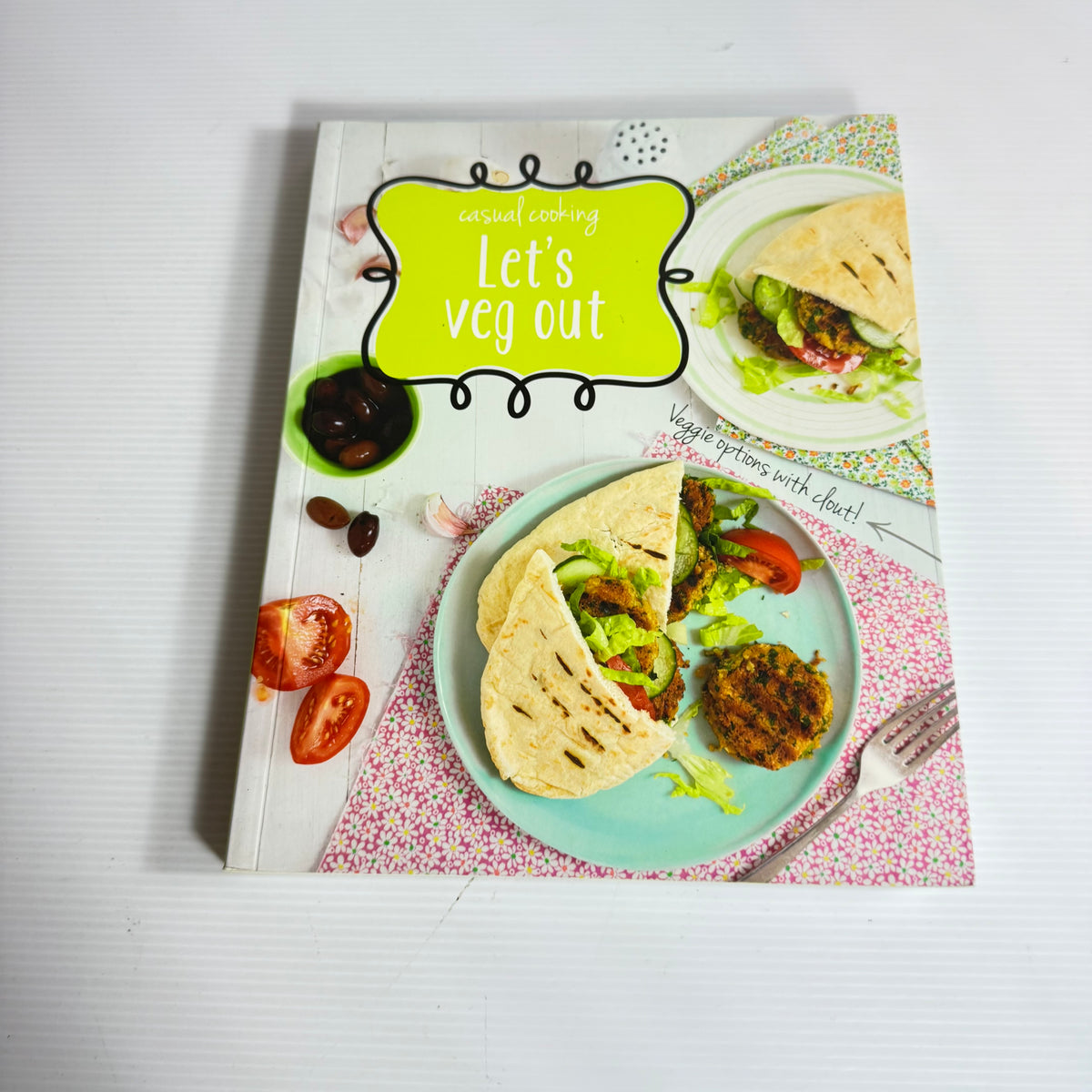 Vegetarian Cookbook Bundle x 2 : Casual Cooking : Let's Veg Out -Love Food & Betty Crocker's Vegetarian Cooking (3231)