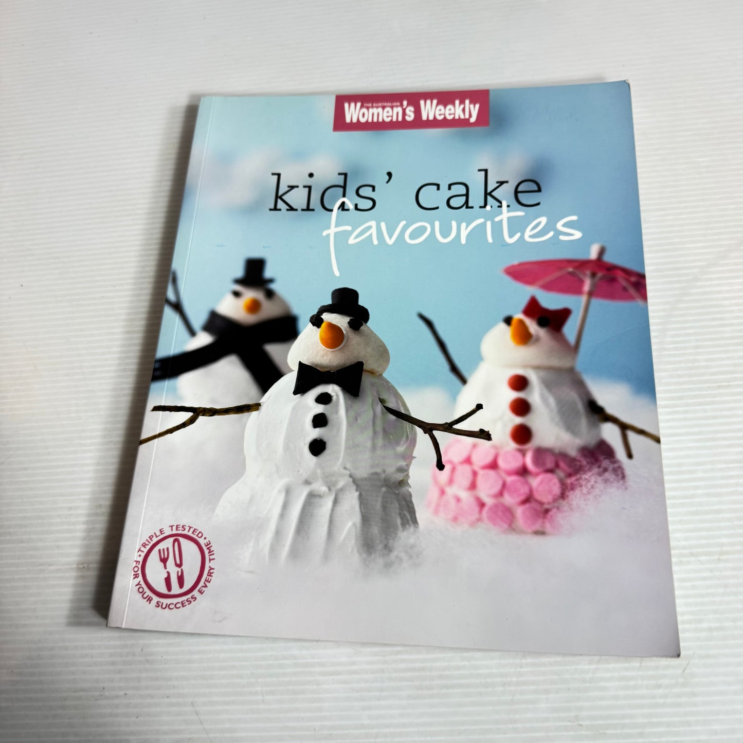 Children's Party Cakes Book Bundle x 2 : Kiwiana Party Cakes - Rob Burns & The Australian Women's Weekly Kid's Cake Favourites (2753)