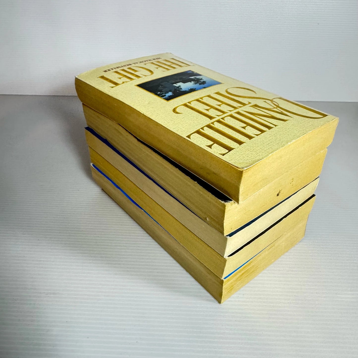 Danielle Steel Book Bundle x 5 Books : Leap of Faith, The Cottage, The Gift, The Klone and I, Bittersweet