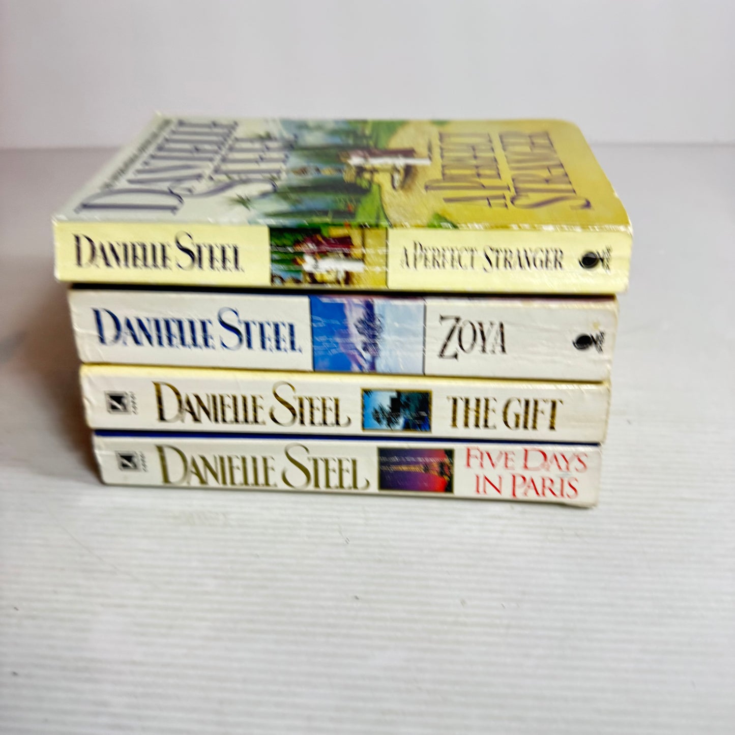 Danielle Steel Book Bundle x 4 : A Perfect Stranger, Zoya, Five Days in Paris, The Gift (2843)