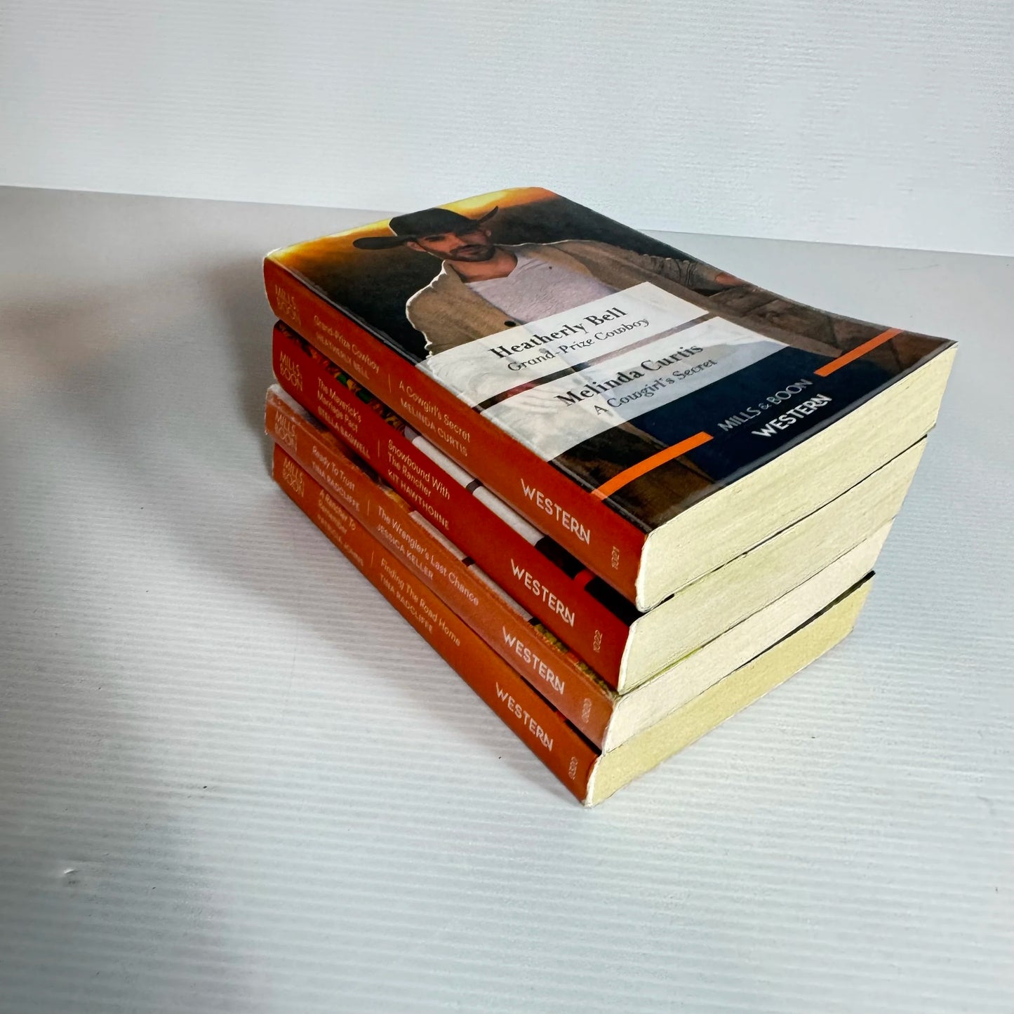 Mills & Boon Western Book Bundle x 4 Books 8 Stories (106)