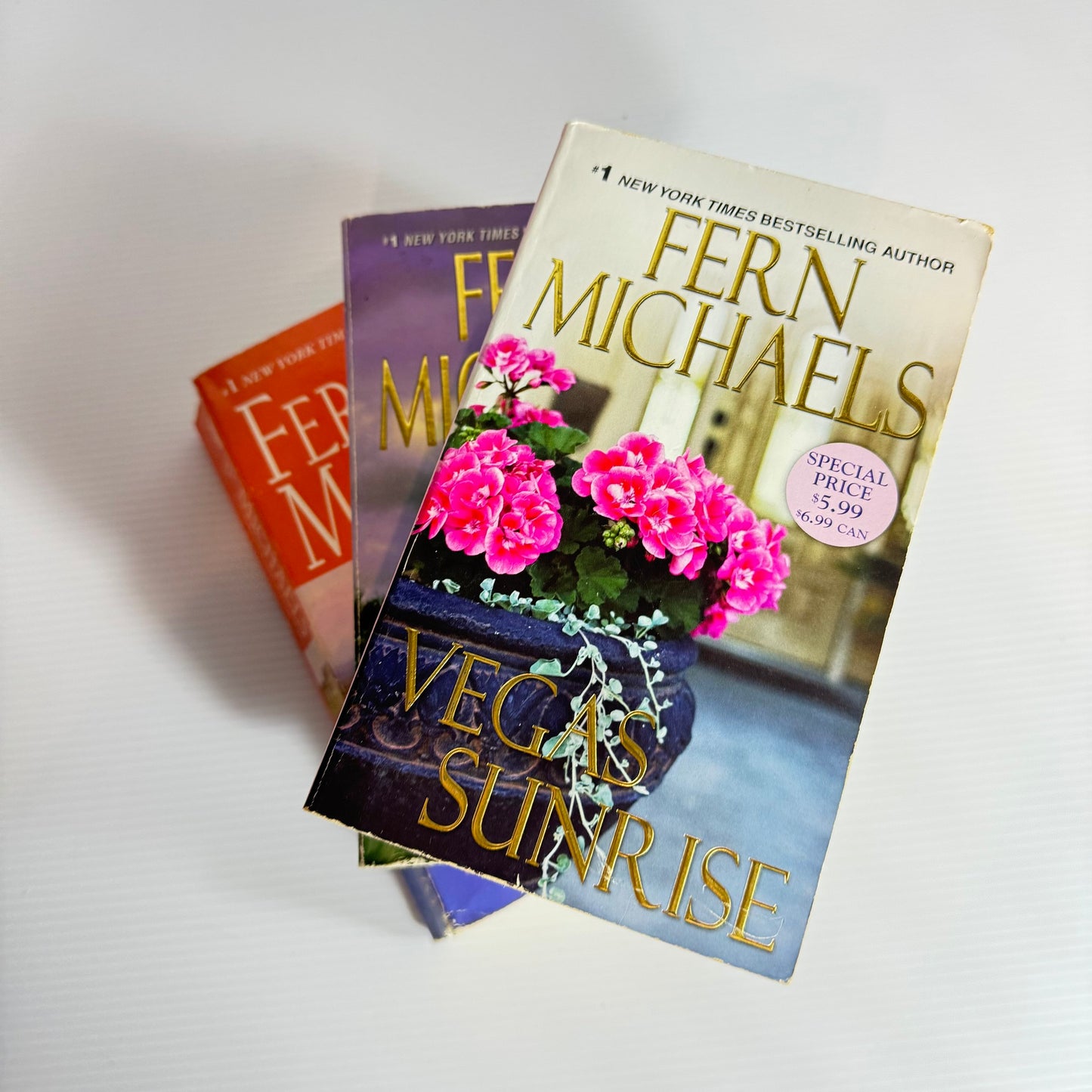 Fern Michaels Book Bundle x 3 Books : Betrayal, Texas Fury, Vegas Sunrise (321)