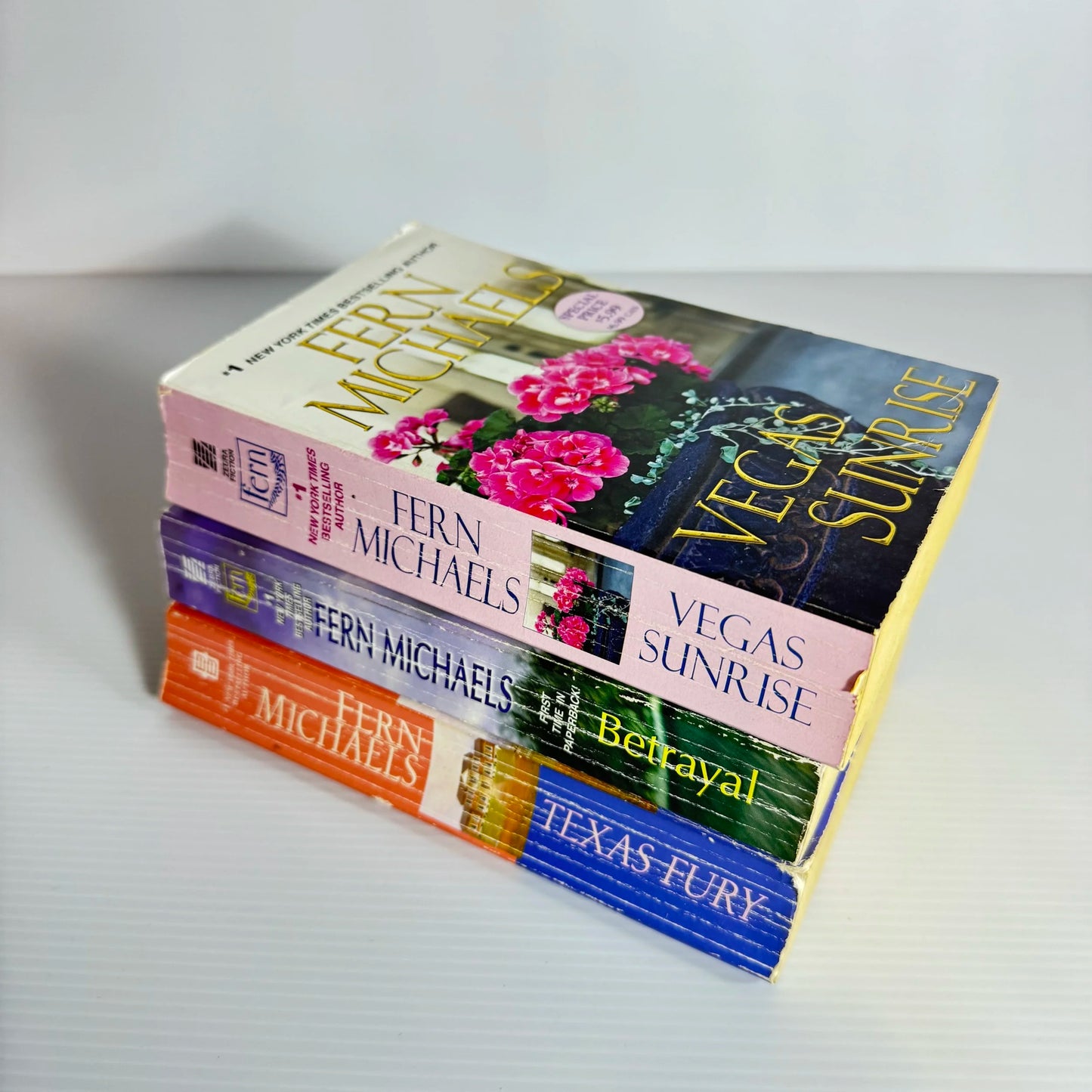 Fern Michaels Book Bundle x 3 Books : Betrayal, Texas Fury, Vegas Sunrise (321)