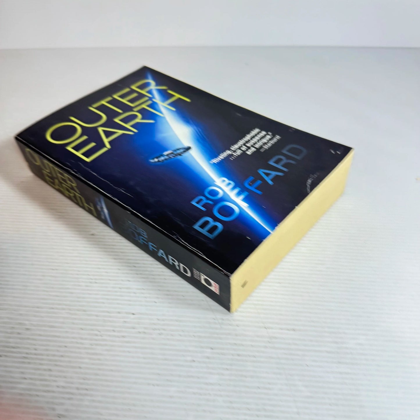 Outer Earth - Rob Boffard