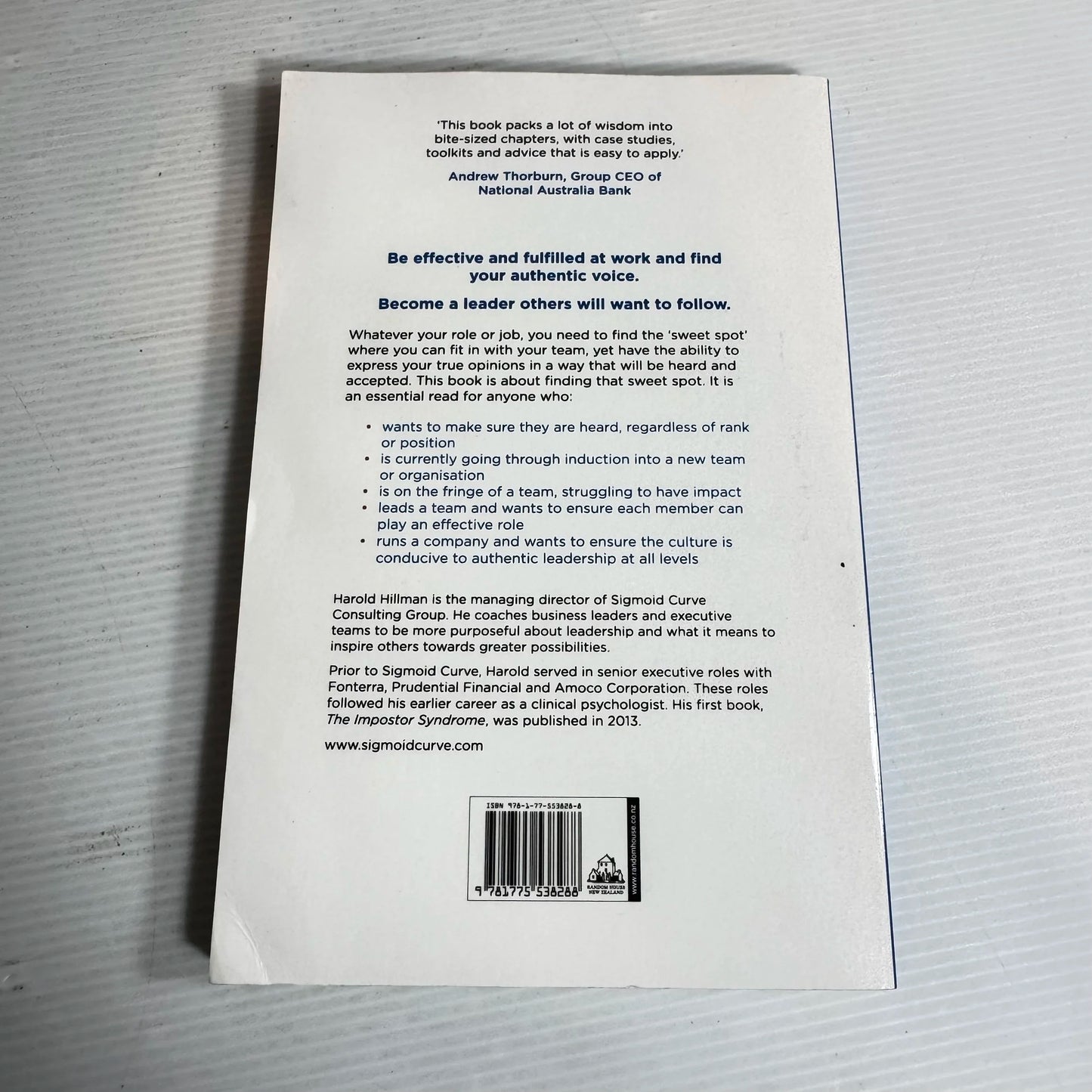 Fitting In Standing Out : Finding Your Authentic Voice at Work - Harold Hillman PhD