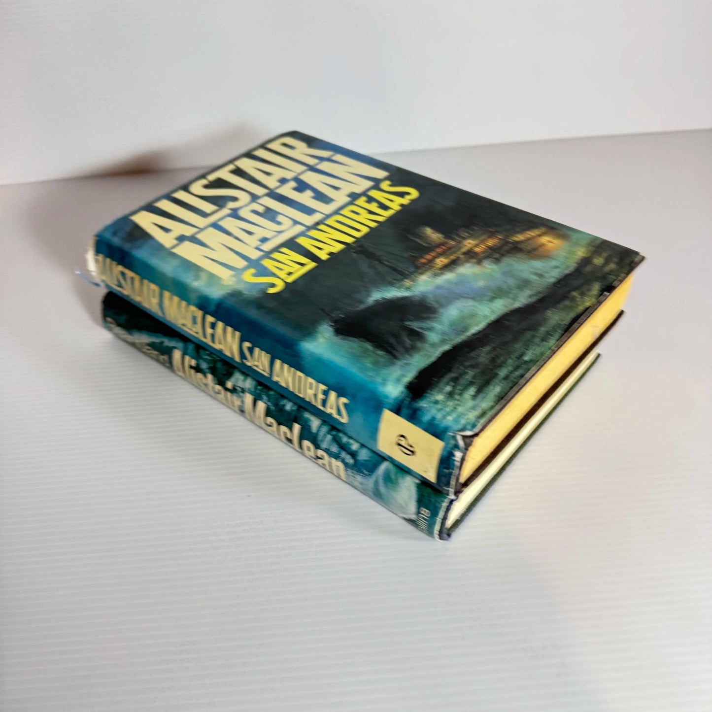 Alistair MacLean Book Bundle x 2 Books : San Andreas & Bear Island (Vintage 1984 & 1971) (315)