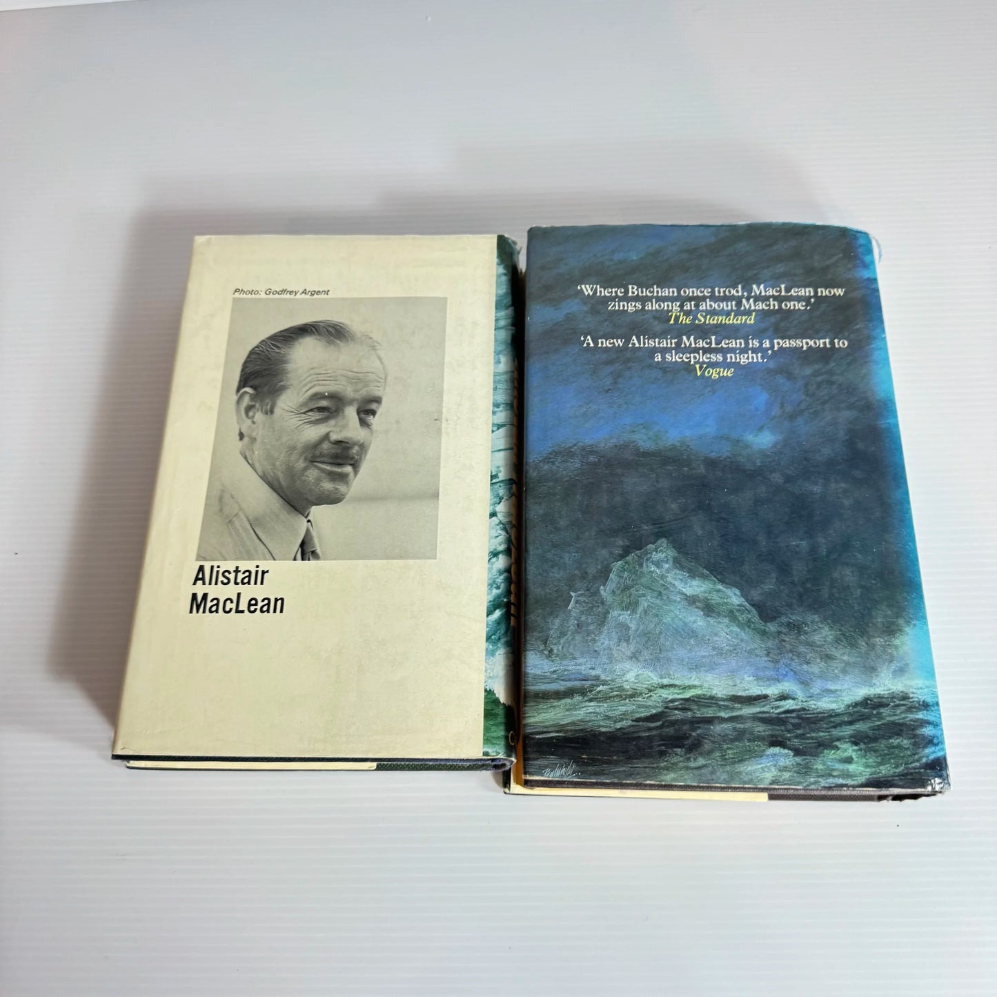 Alistair MacLean Book Bundle x 2 Books : San Andreas & Bear Island (Vintage 1984 & 1971) (315)