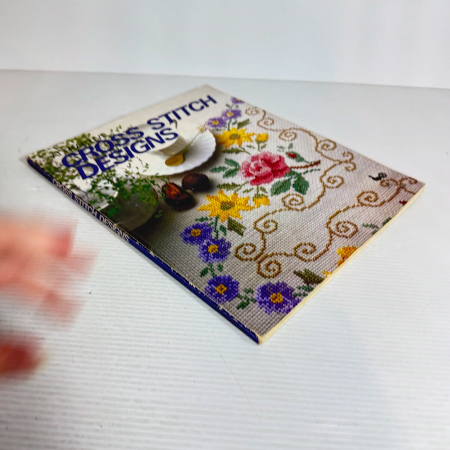 Attractive Cross Stitch Designs (Vintage 1981)