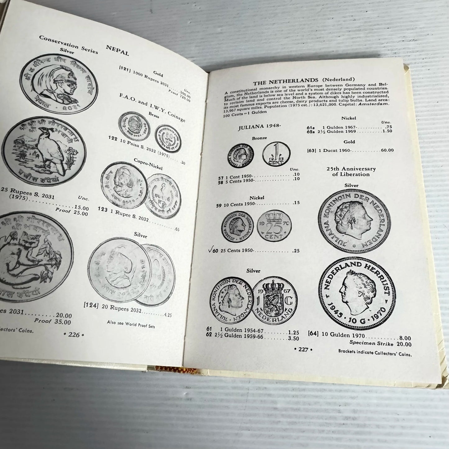 Current Coins of the World (7th Ed.) - R. S. Yeoman (Vintage 1976)