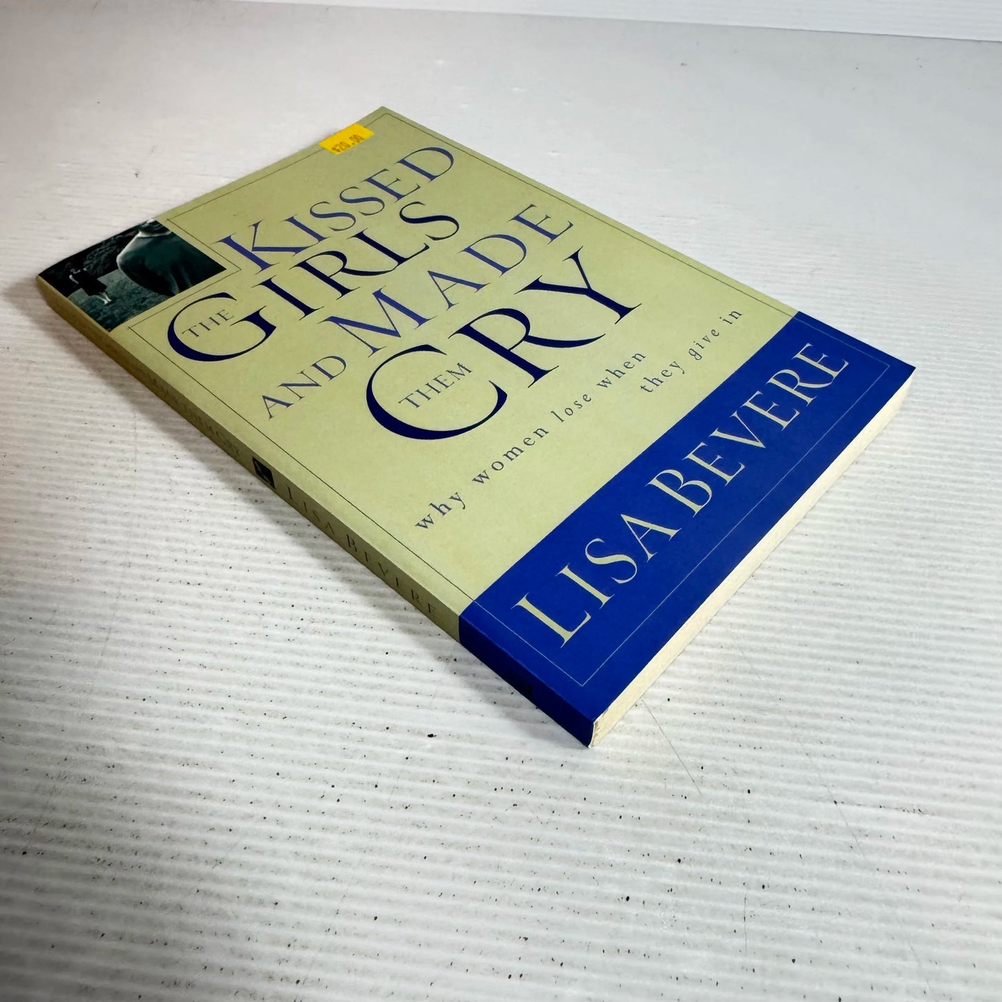 Kissed the Girls and Made them Cry : Why Women Lose When They Give In -Lisa Bevere