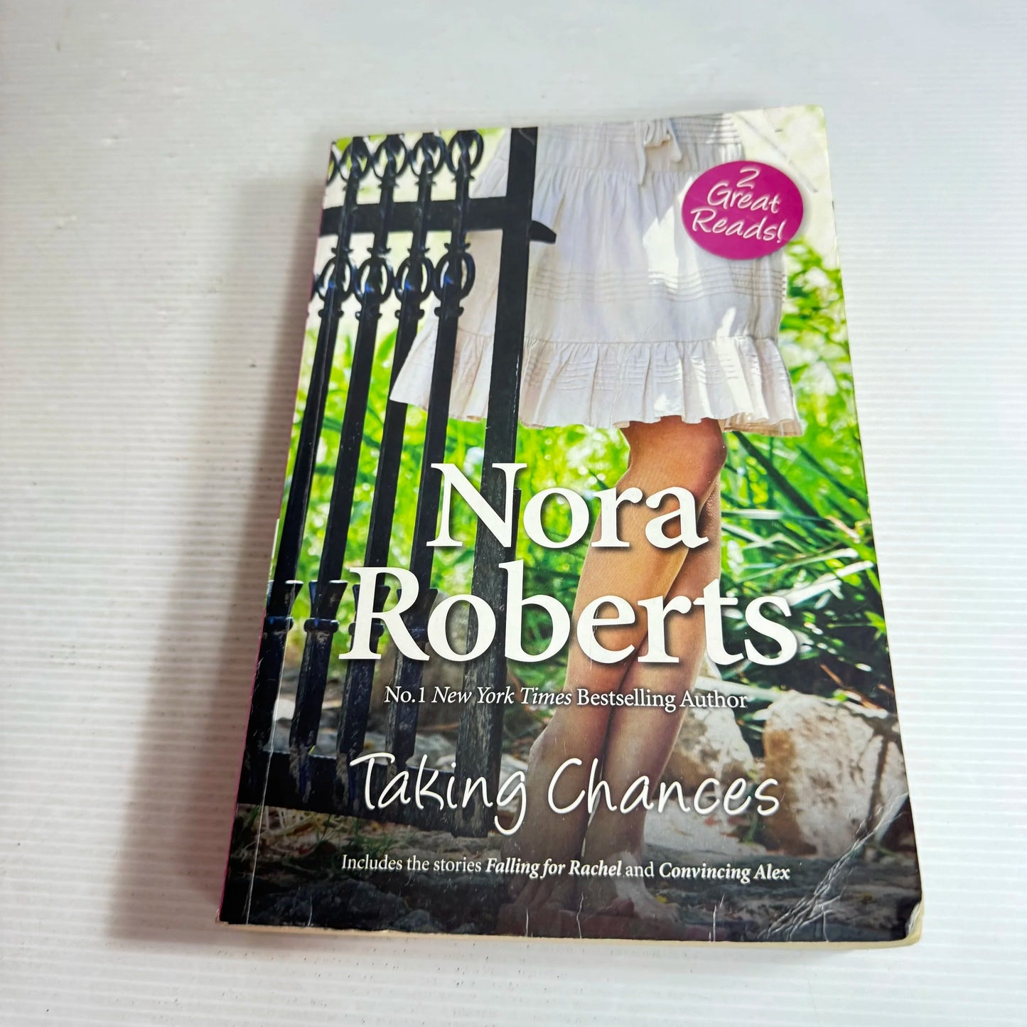 Taking Chances : 2 Stories 'Falling for Rachel & Convincing Alex'- Nora Roberts