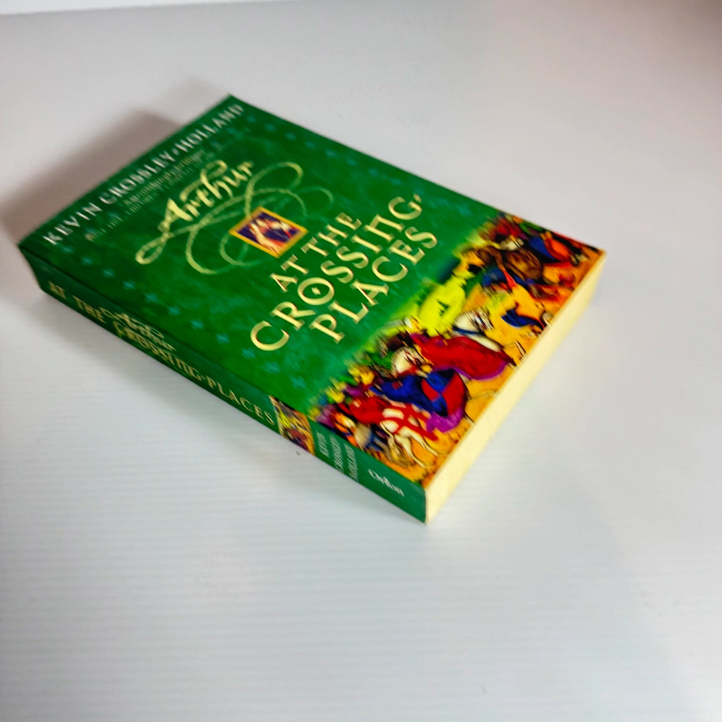 Arthur : At The Crossing Places - Kevin Crossley -Holland