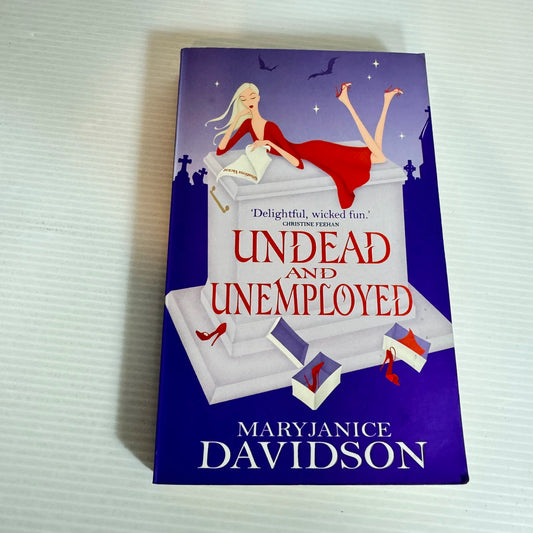 Undead and Unemployed - MaryJanice Davidson