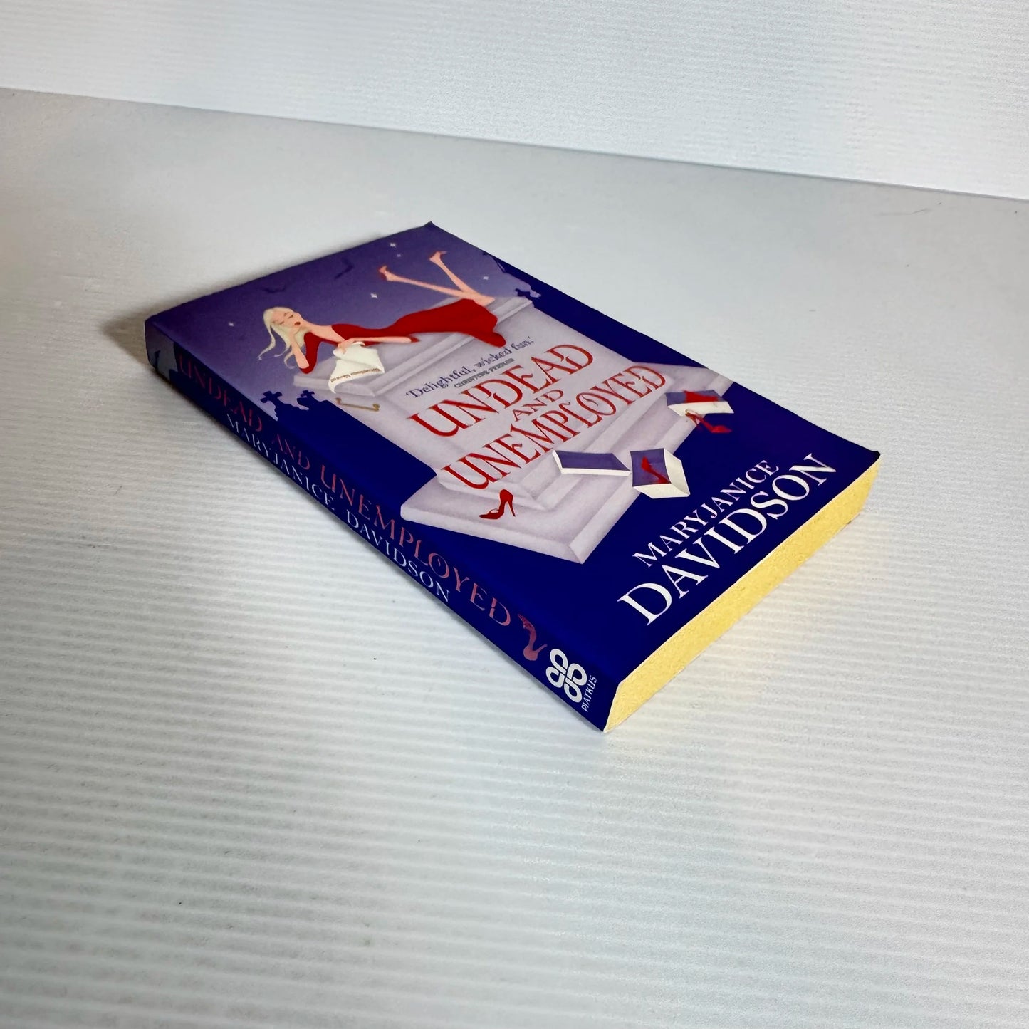 Undead and Unemployed - MaryJanice Davidson