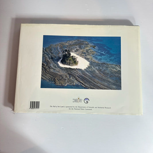 The Fold of the Land : New Zealand's National Parks from the Air - Lloyd Homer & Les Molloy