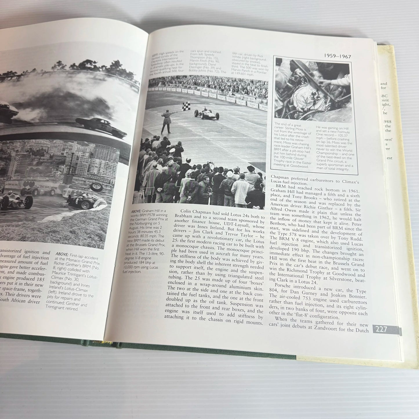 The Chequered Flag : 100 Years of Motor Racing - Ivan Rendall