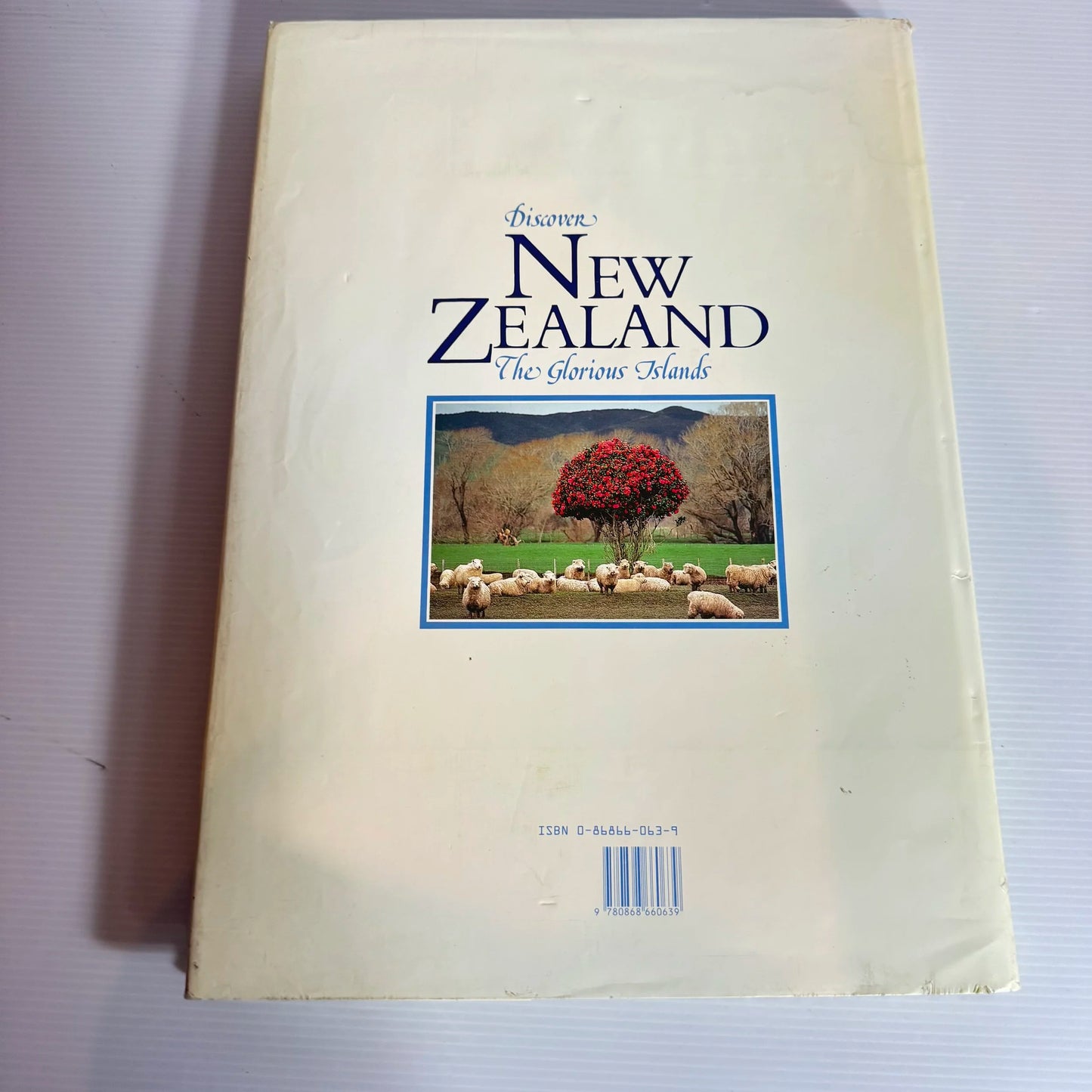 Discover New Zealand : The Glorious Island - Ray Joyce Photography & Bill Saunders Text (Vintage 1988)