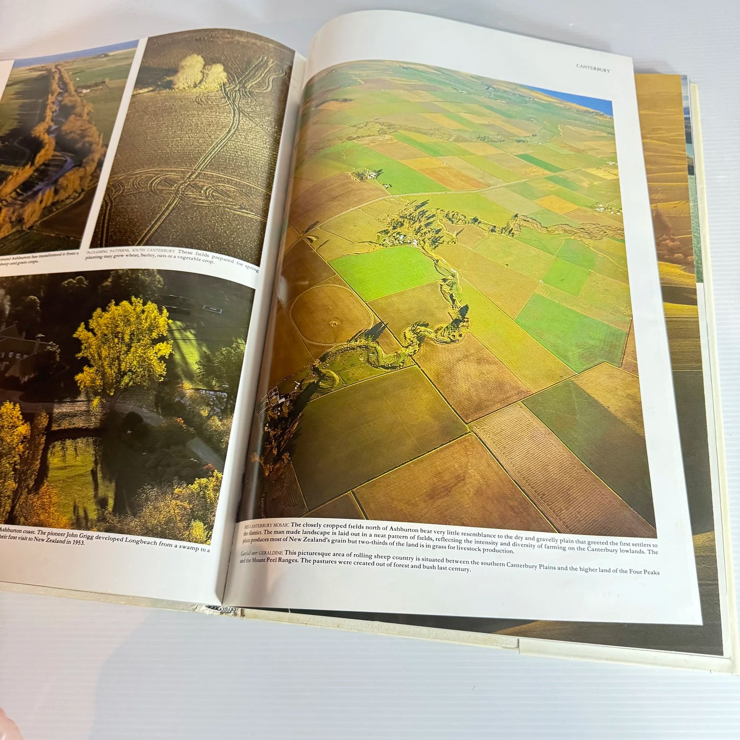 Discover New Zealand : The Glorious Island - Ray Joyce Photography & Bill Saunders Text (Vintage 1988)