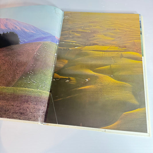 Discover New Zealand : The Glorious Island - Ray Joyce Photography & Bill Saunders Text (Vintage 1988)