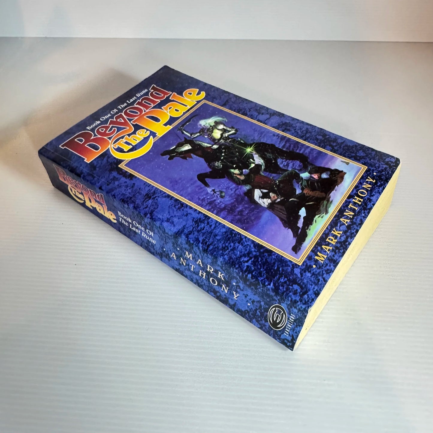 Beyond The Pale: Book 1 Of The Last Rune - Mark Anthony