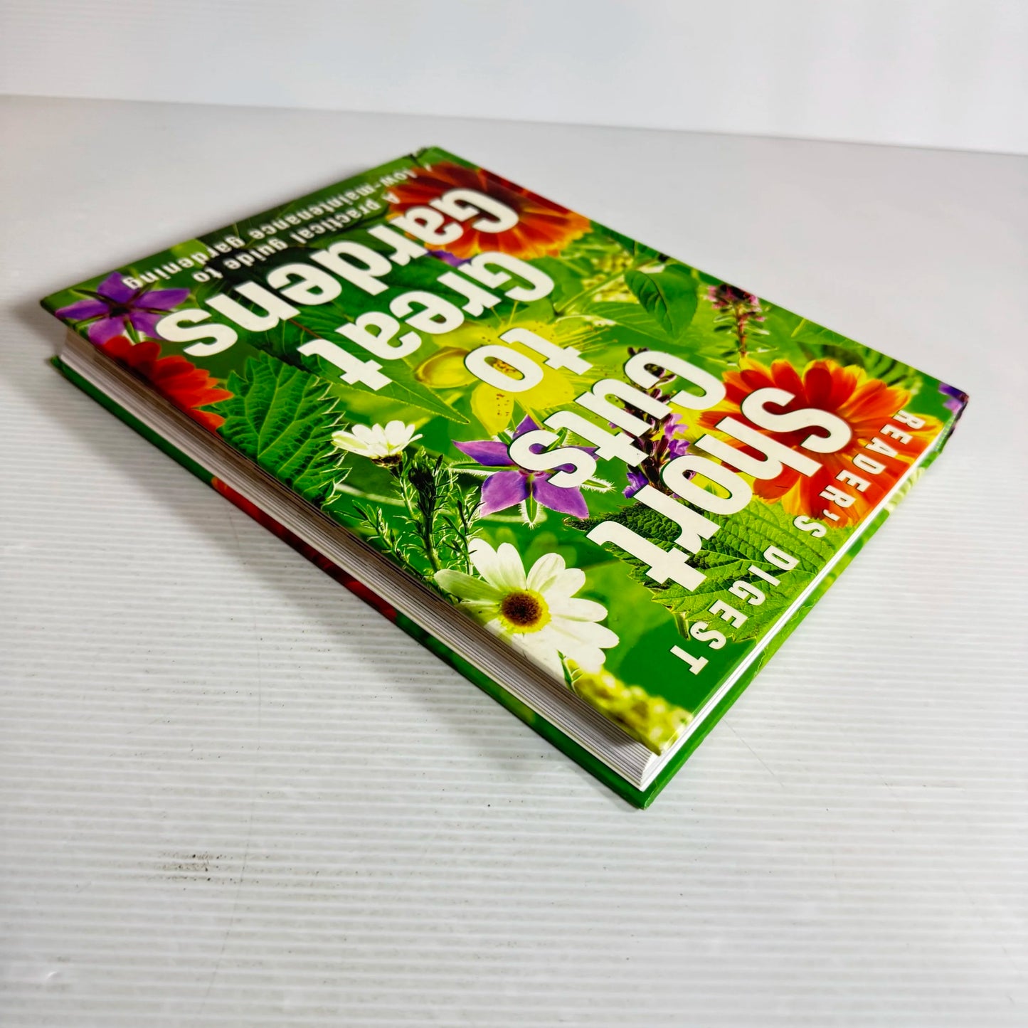 Reader's Digest Short Cut To Great Gardens : A Practical Guide to Low-Maintenance Gardening