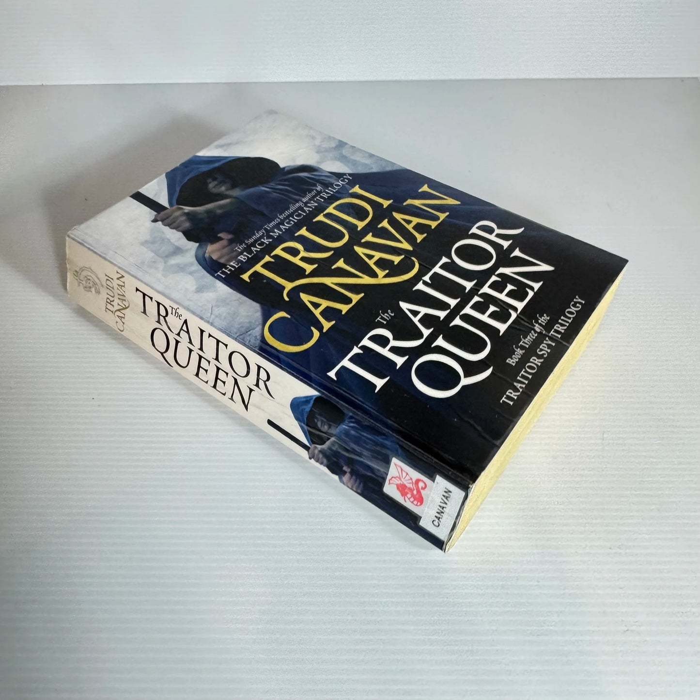 The Traitor Queen : Book 3 of the Traitor Spy Trilogy - Trudi Canavan
