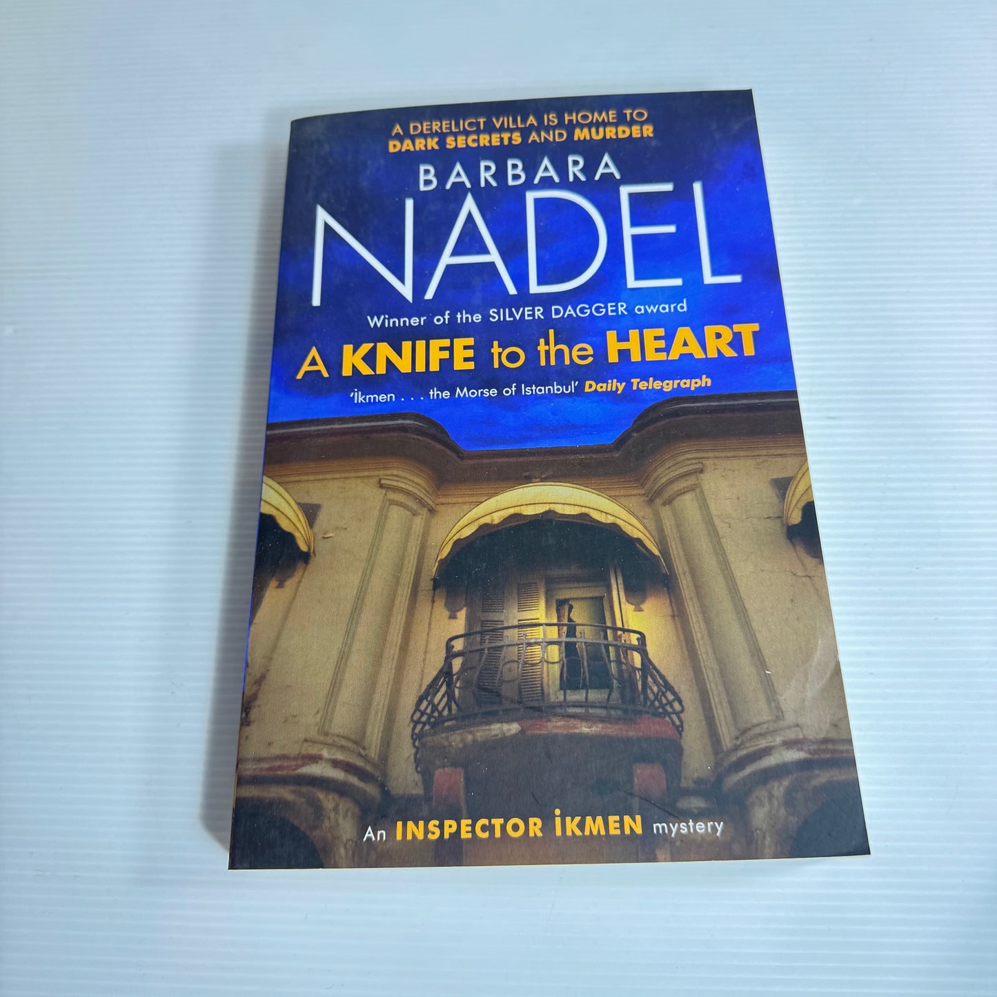 A Knife To The Heart (A Inspector Ikmen Mystery) - Barabara Nadel (New)