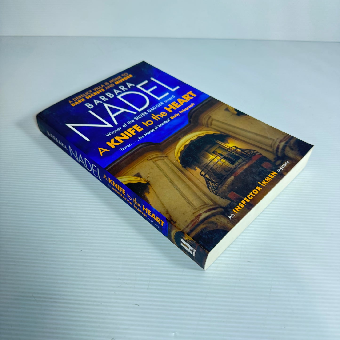 A Knife To The Heart (A Inspector Ikmen Mystery) - Barabara Nadel (New)