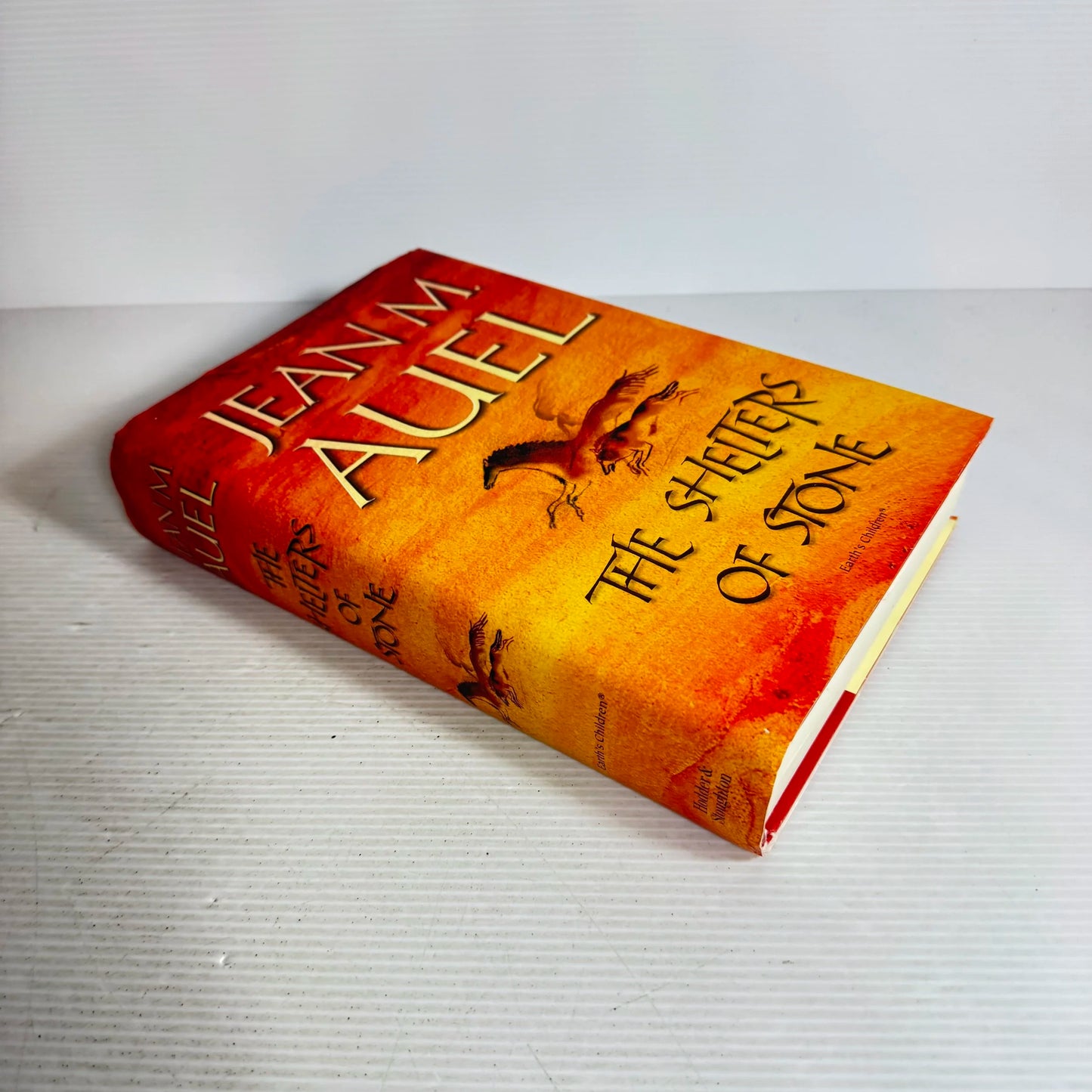 The Shelters Of Stone - Jean M. Auel