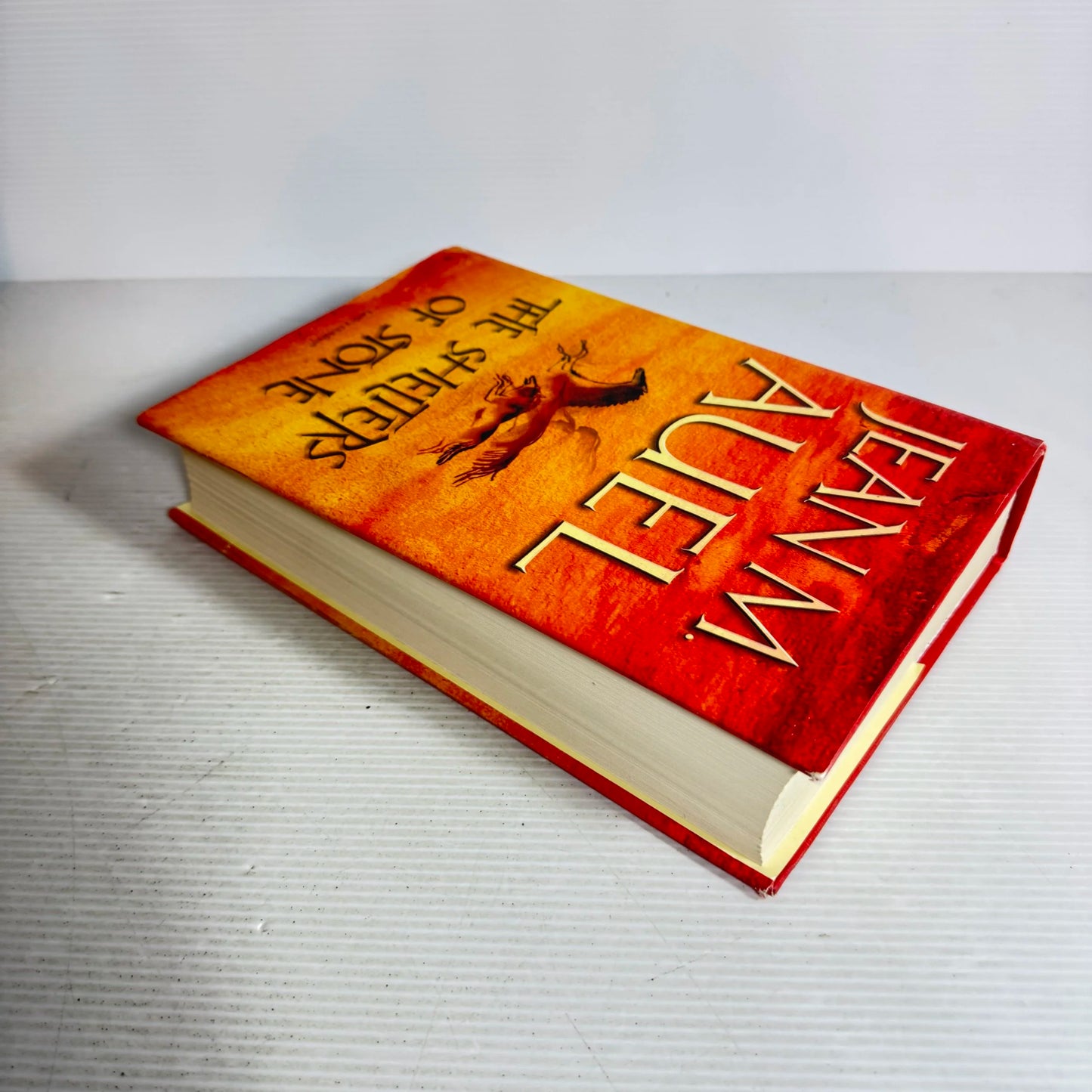 The Shelters Of Stone - Jean M. Auel