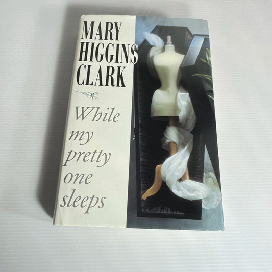 While My Pretty One Sleeps - Mary Higgins Clark