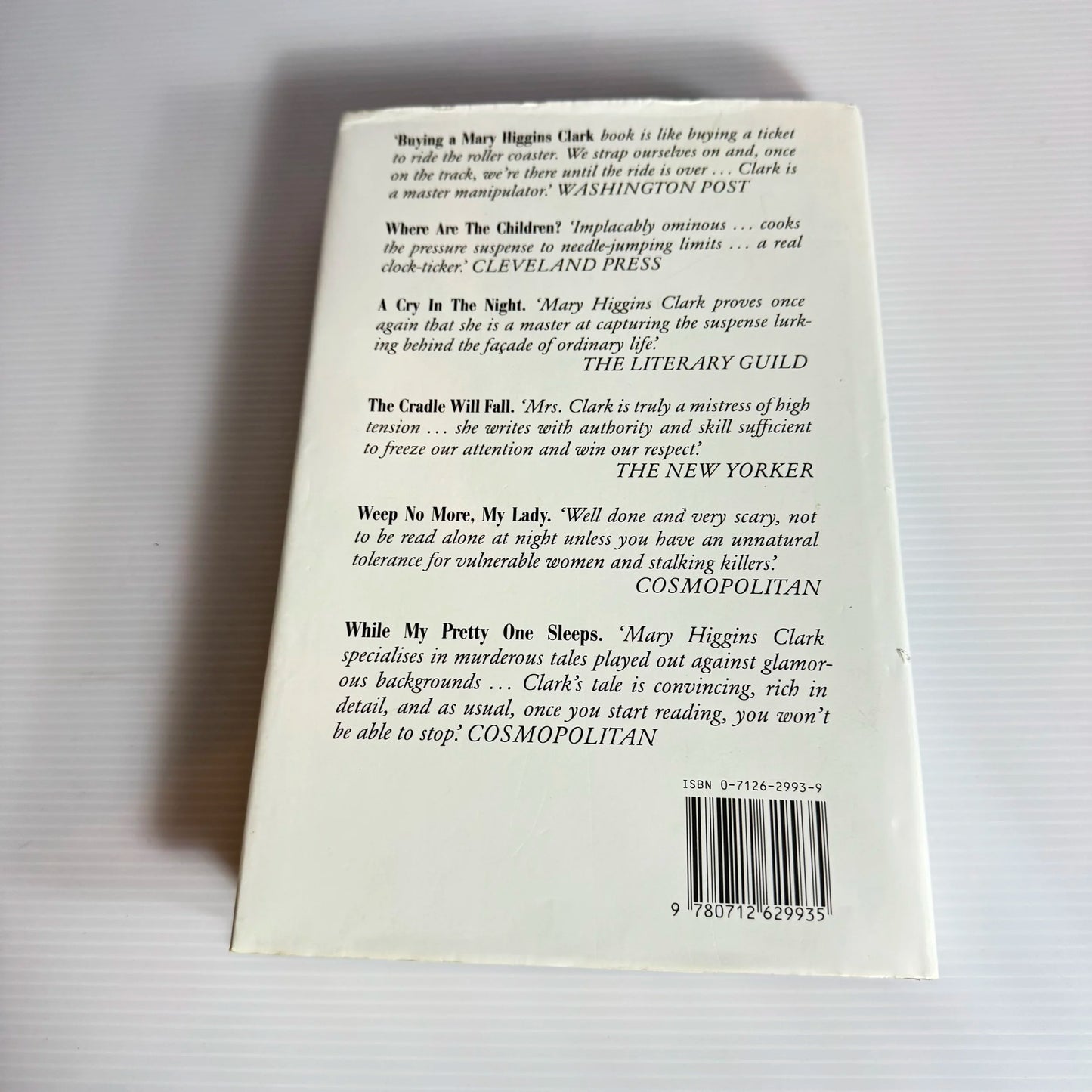 While My Pretty One Sleeps - Mary Higgins Clark