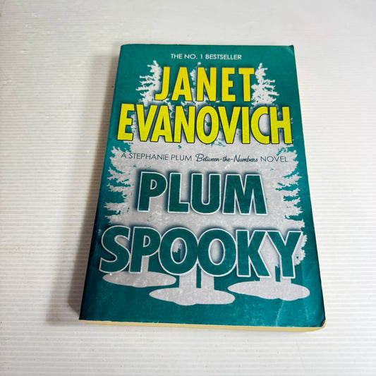 Plum Spooky - Janet Evanovich (A Stephanie Plum Between-The -Numbers Novel)