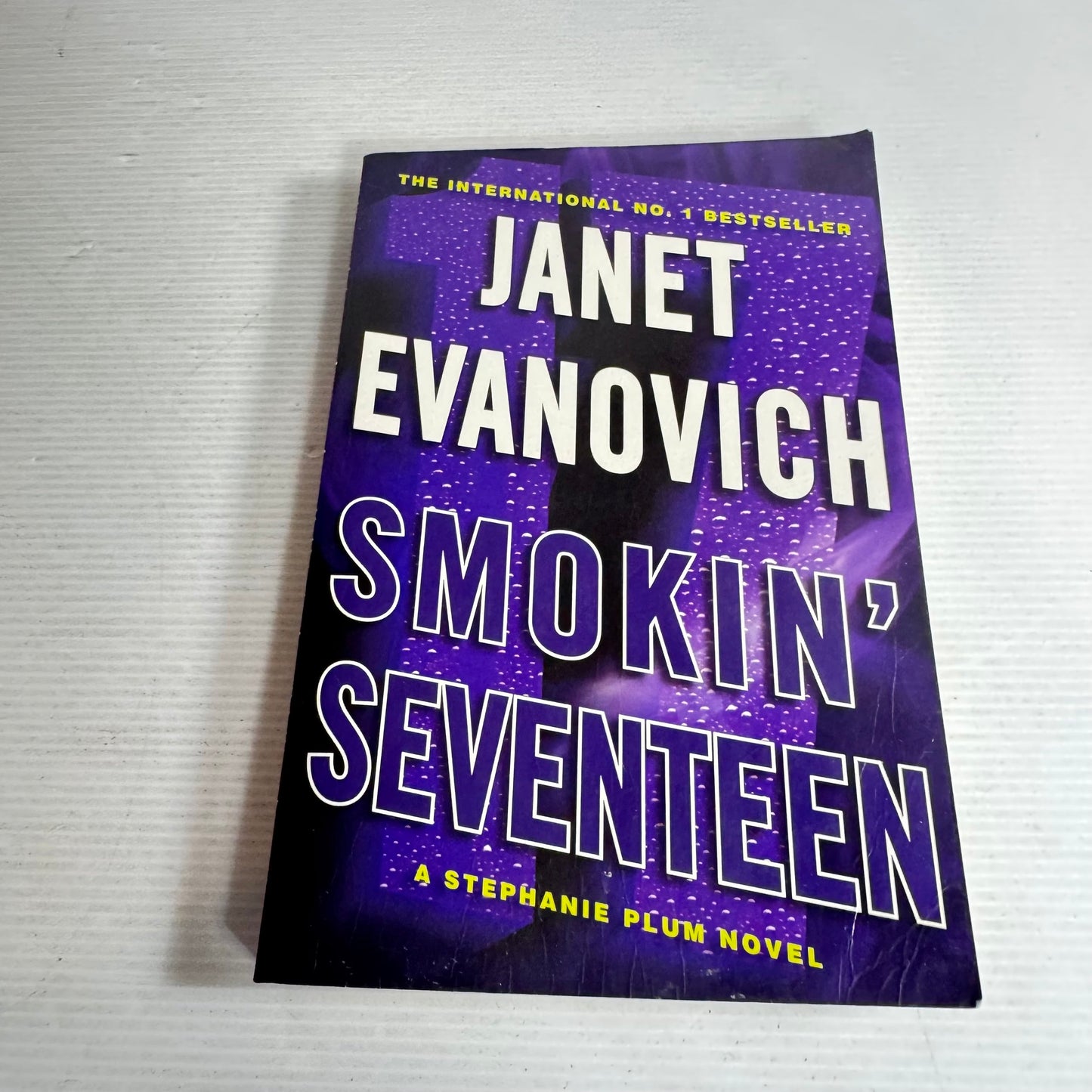 Smokin' Seventeen (A Stephanie Plum Novel) - Janet Evanovich