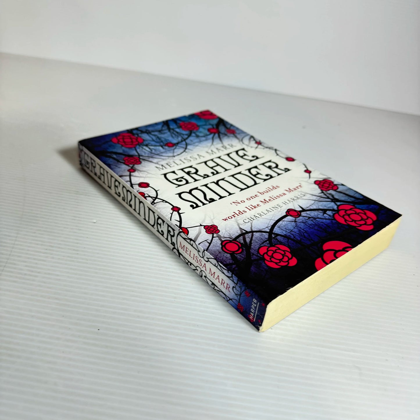 Grave Minder - Melissa Marr