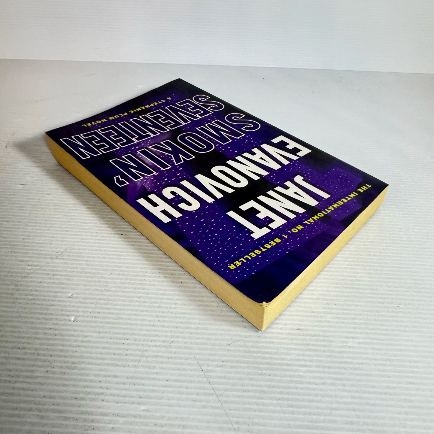 Smokin' Seventeen (A Stephanie Plum Novel) - Janet Evanovich