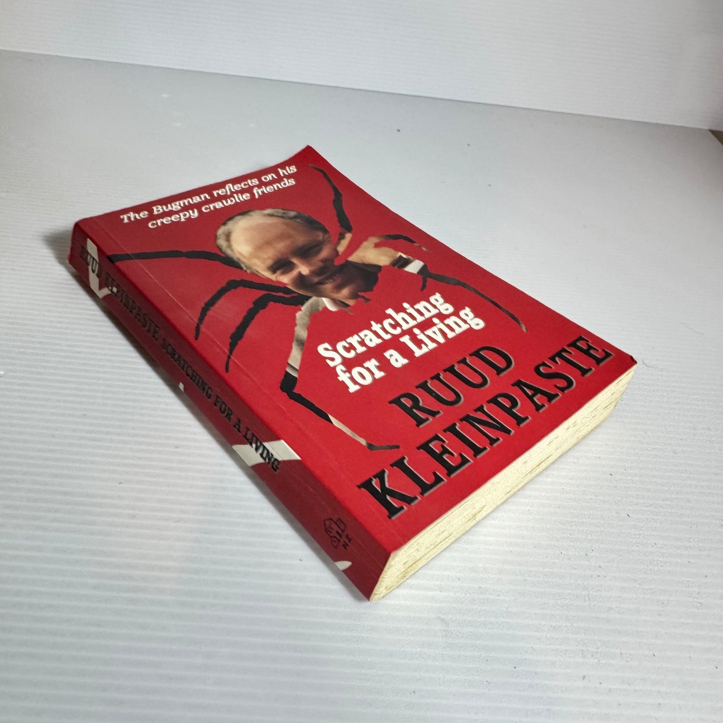 Scratching for a Living : The Bugman Reflects on his Creepy Crawlie Friends - Ruud Kleinpaste