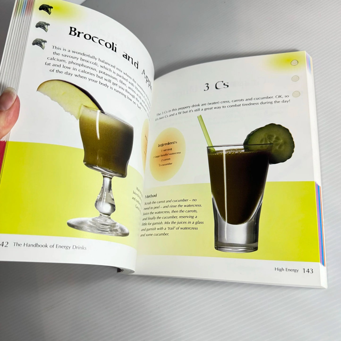 The Handbook of Energy Drinks : A Guide to Mixing Over 200 Healthy Energy Drinks - Maria Costantino
