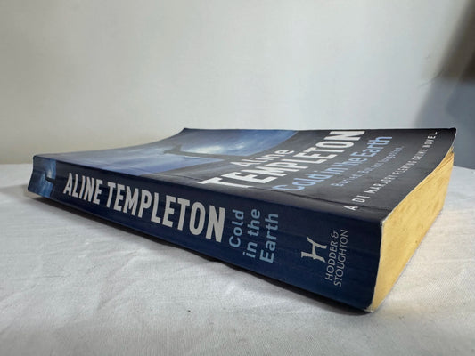 Cold in the Earth - Aline Templeton