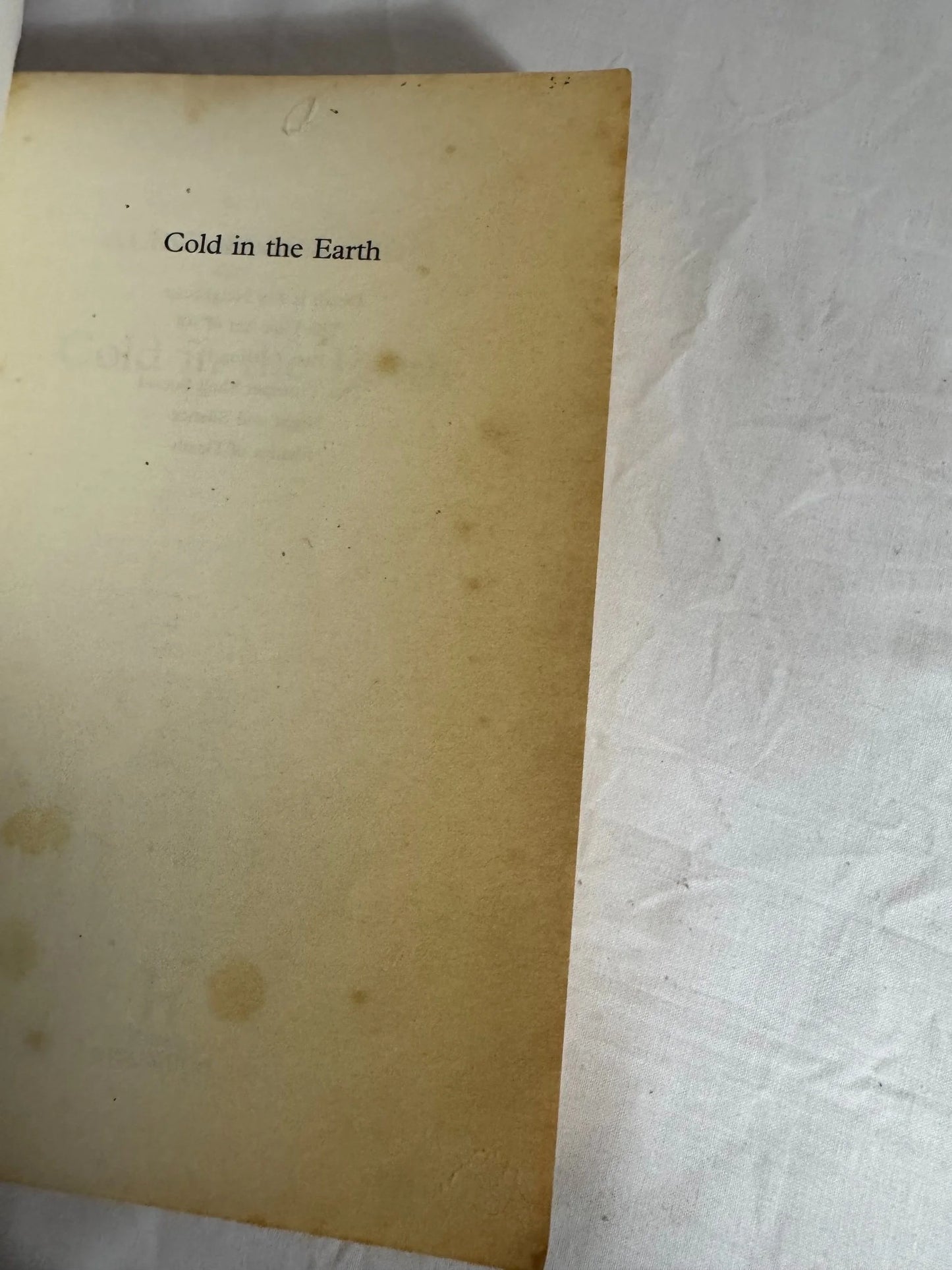 Cold in the Earth - Aline Templeton
