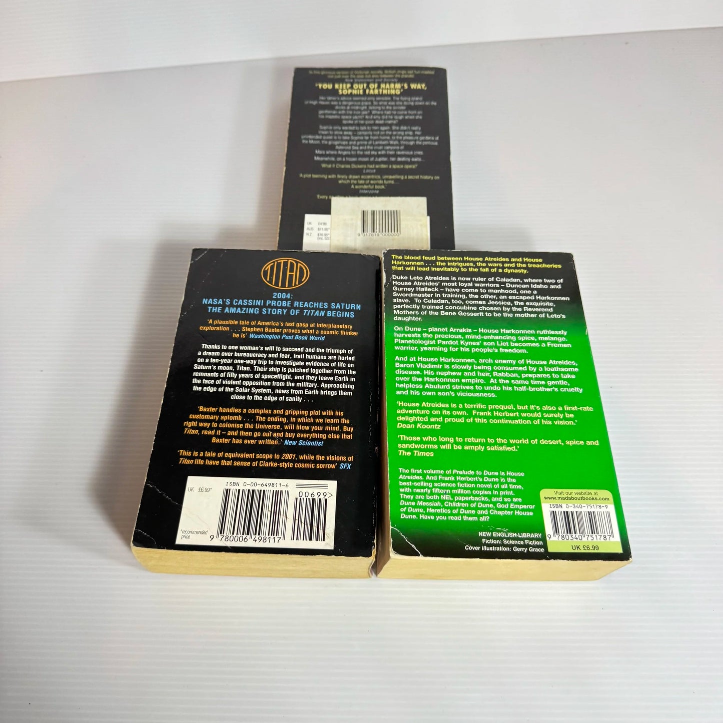 Science Fiction/Fantasy Book Bundle x 3 Books Various Authors (2037)