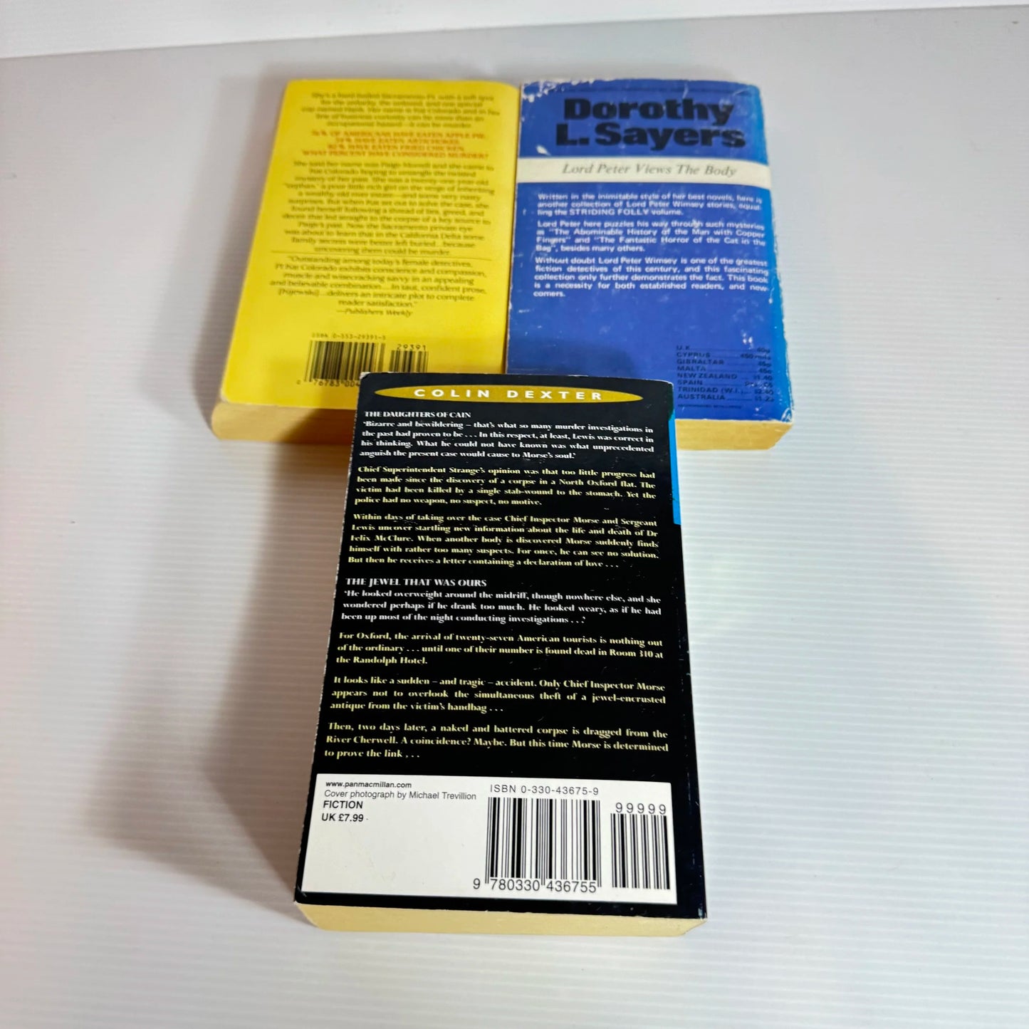 Mystery Book Bundle x 3 Books 4 x Stories : Various Authors  (2069)