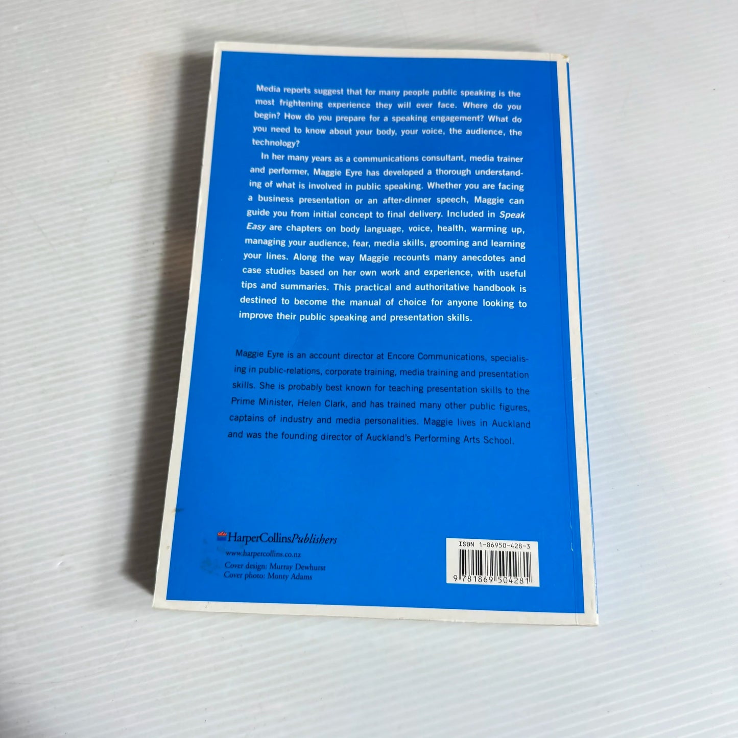 Speak Easy : The Essential Guide to Speaking in Public - Maggie Eyre