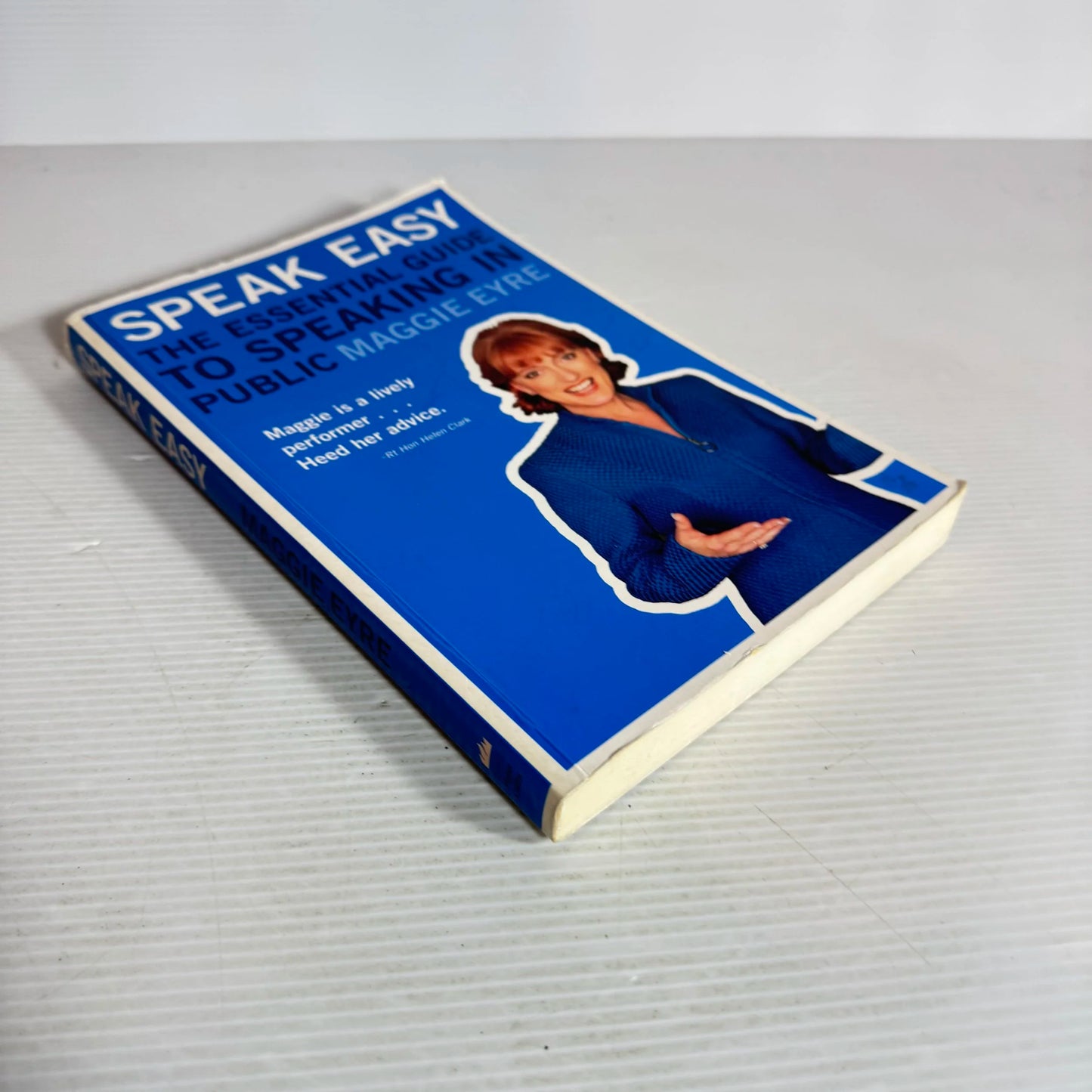 Speak Easy : The Essential Guide to Speaking in Public - Maggie Eyre