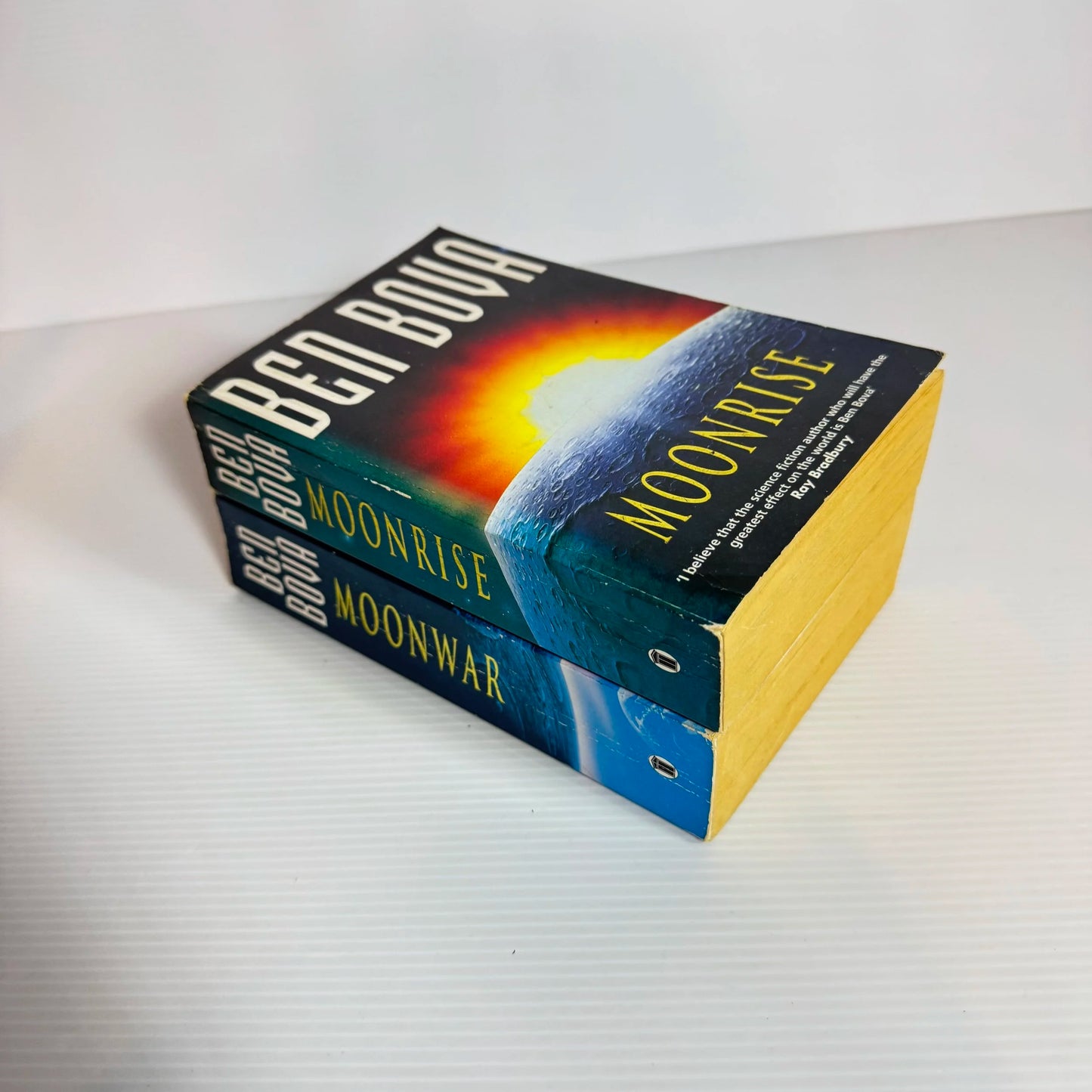 Ben Bova Book Bundle x2 Books: Moonwar and Moonrise (707)