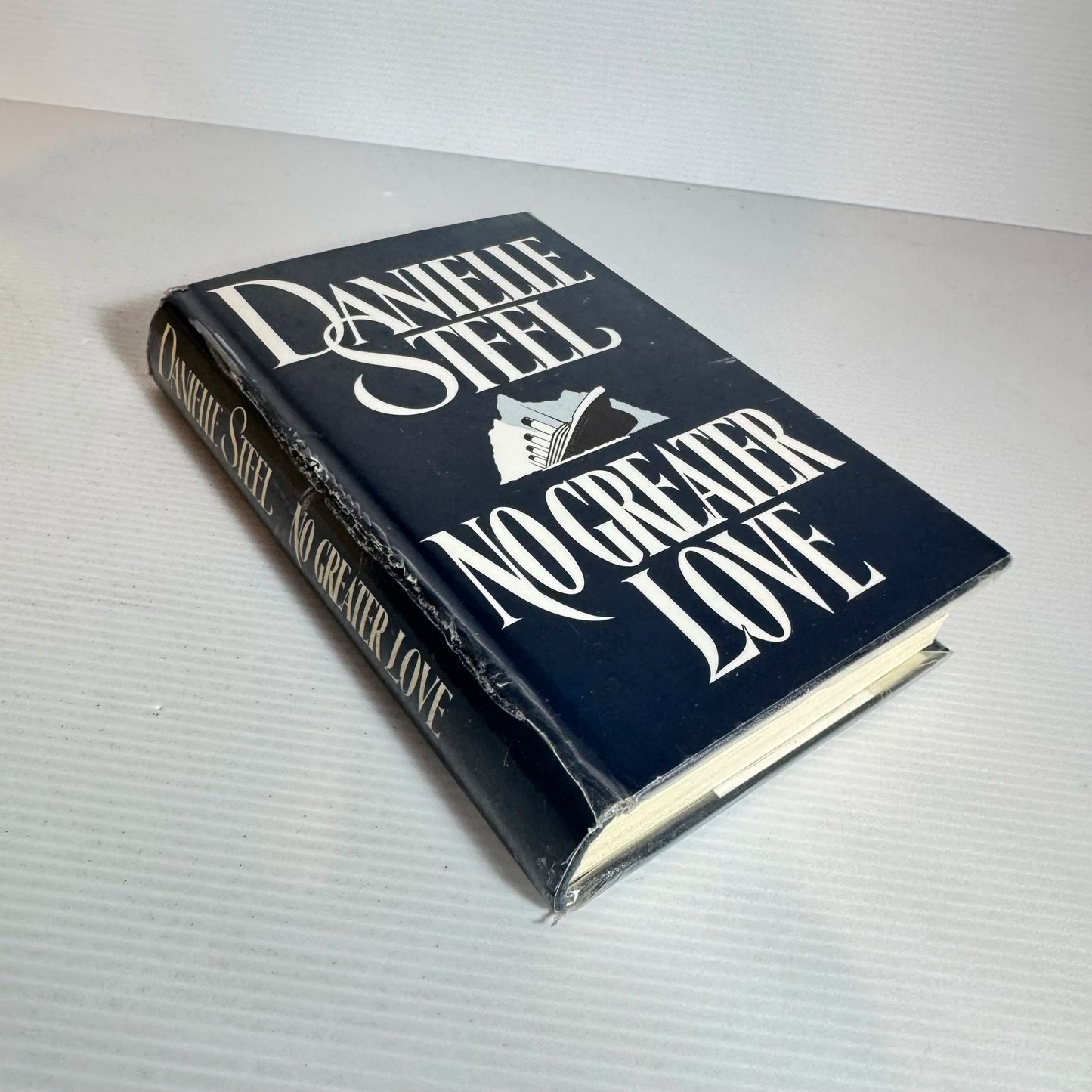 No Greater Love - Danielle Steel