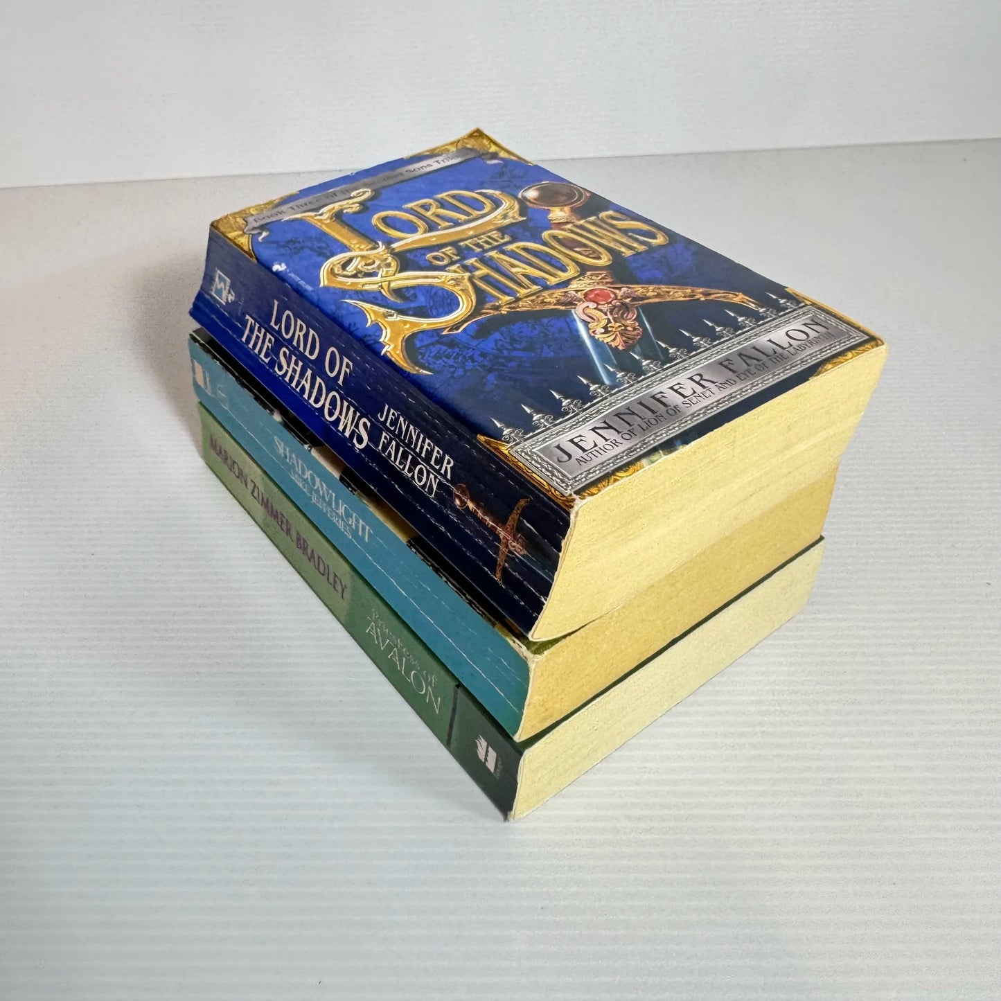 Fantasy Book Bundle x 3 : Shadowlight - Mike Jefferies, Priestess of Avalon - Marion Zimmer Bradley, Lord of the Shadows - Jennifer Fallon(718)