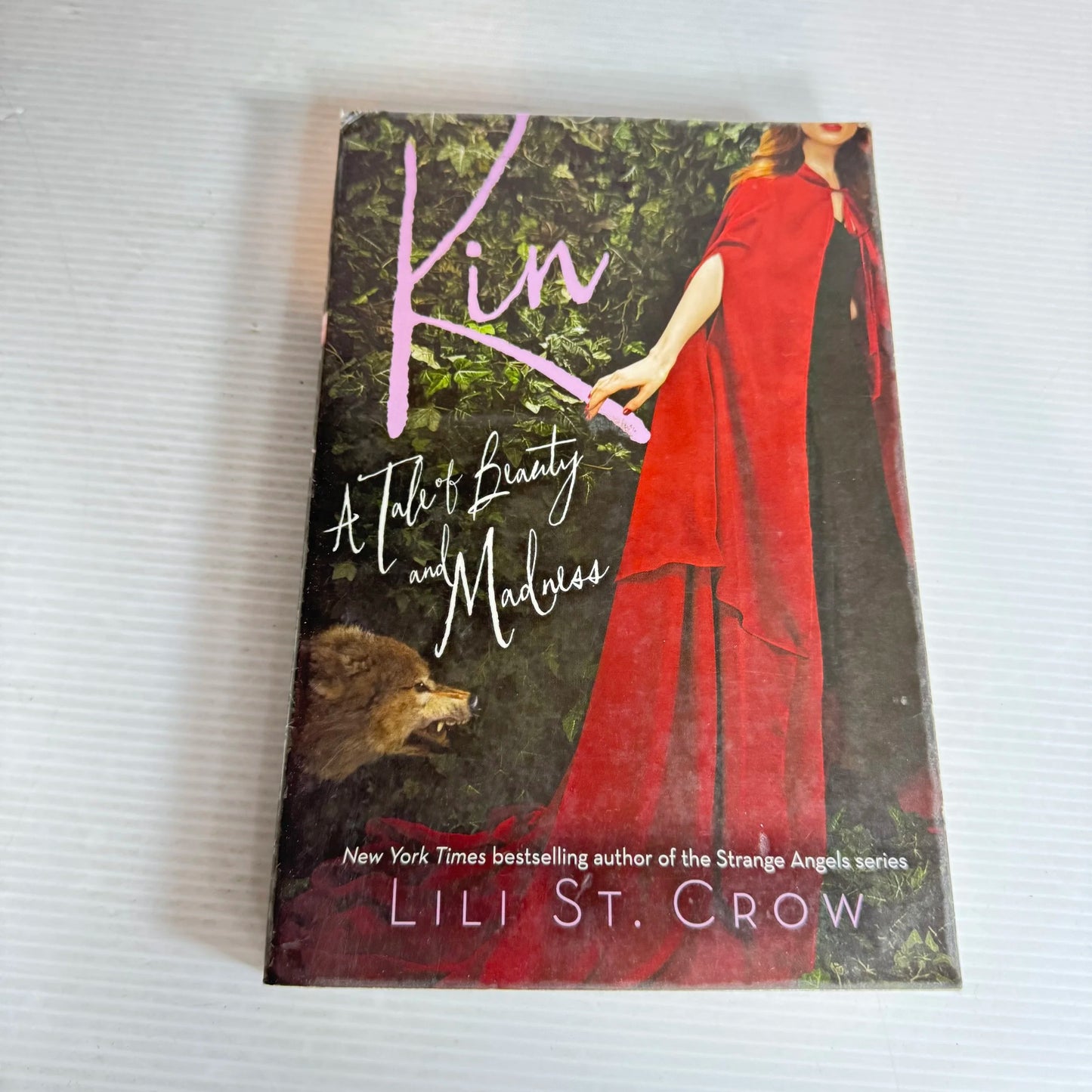 A Tale of Beauty and Madness - Lili St. Crow