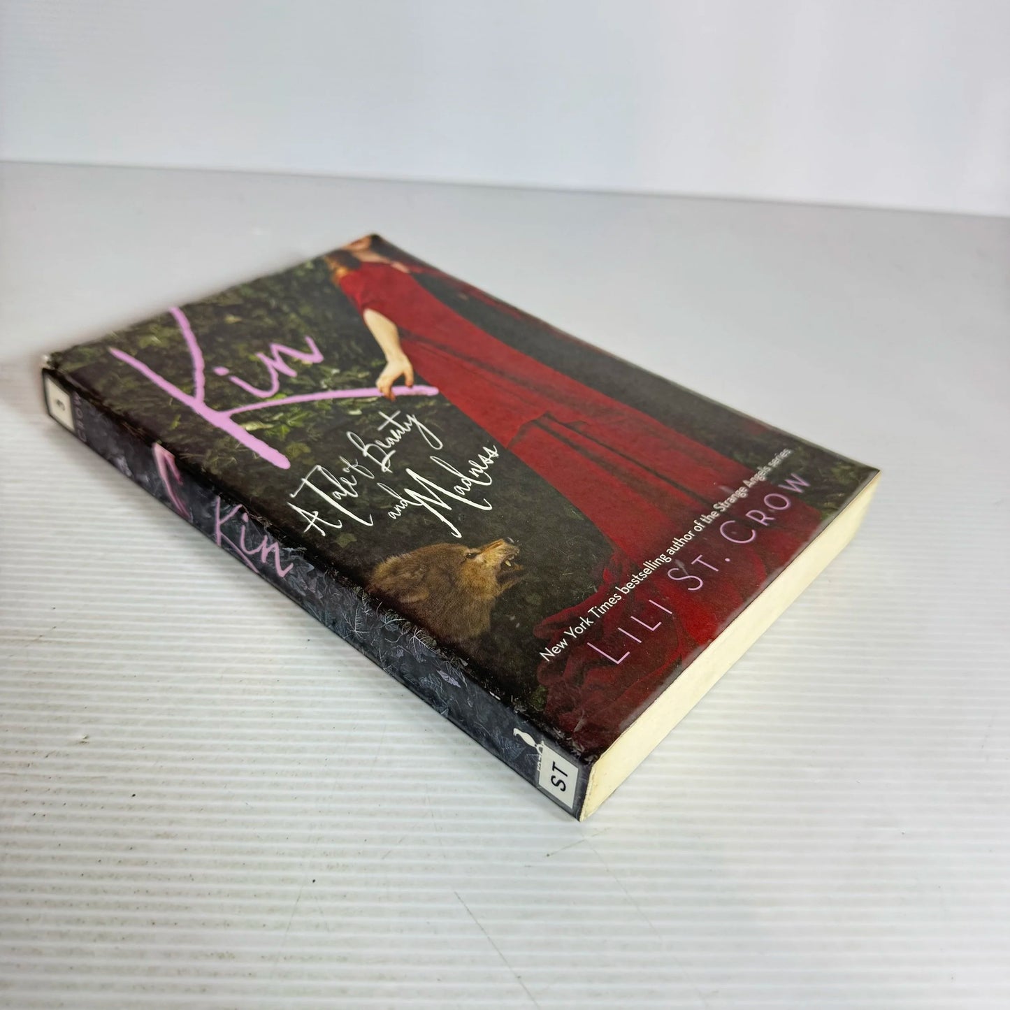 A Tale of Beauty and Madness - Lili St. Crow