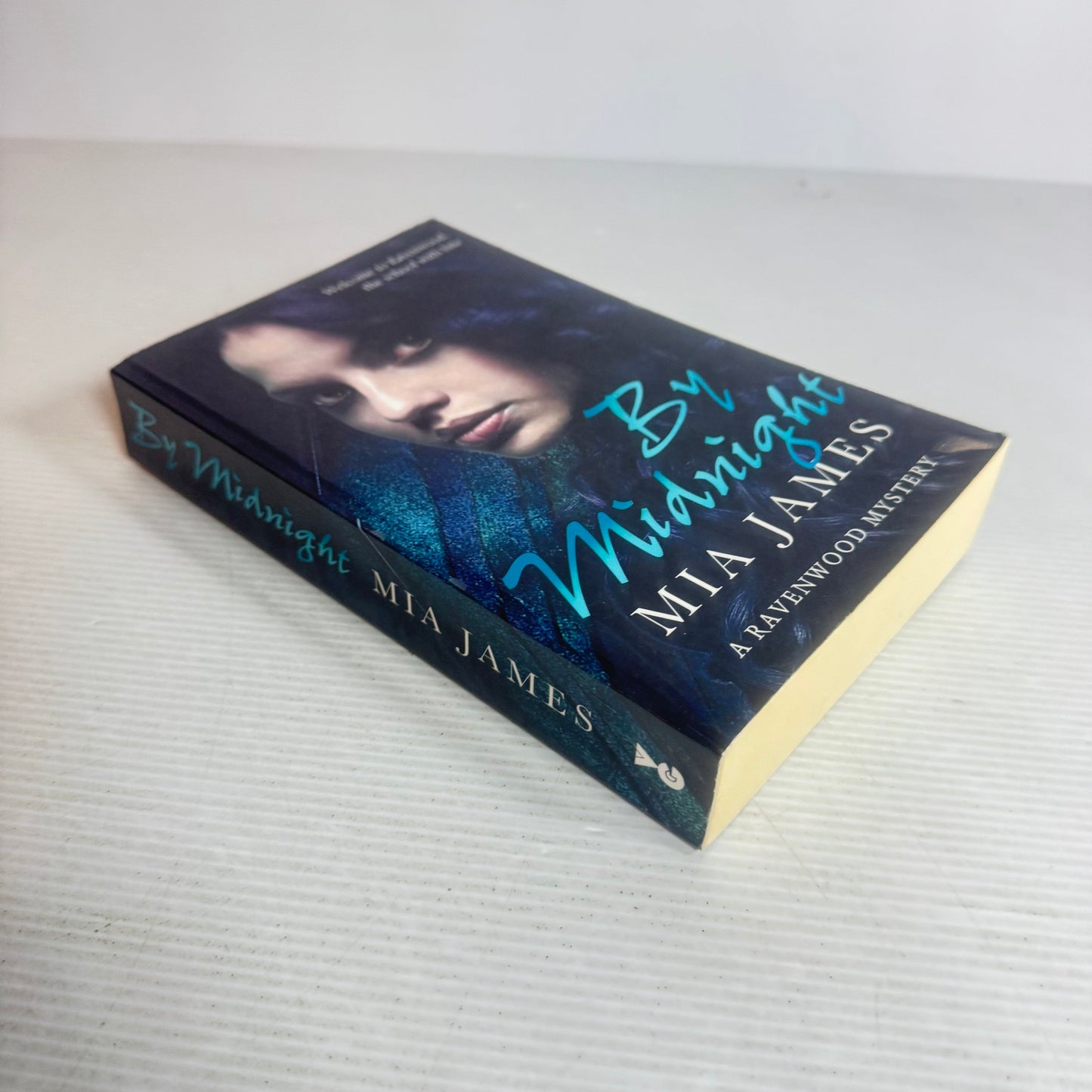 By Midnight : A Ravenwood Mystery - Mia James